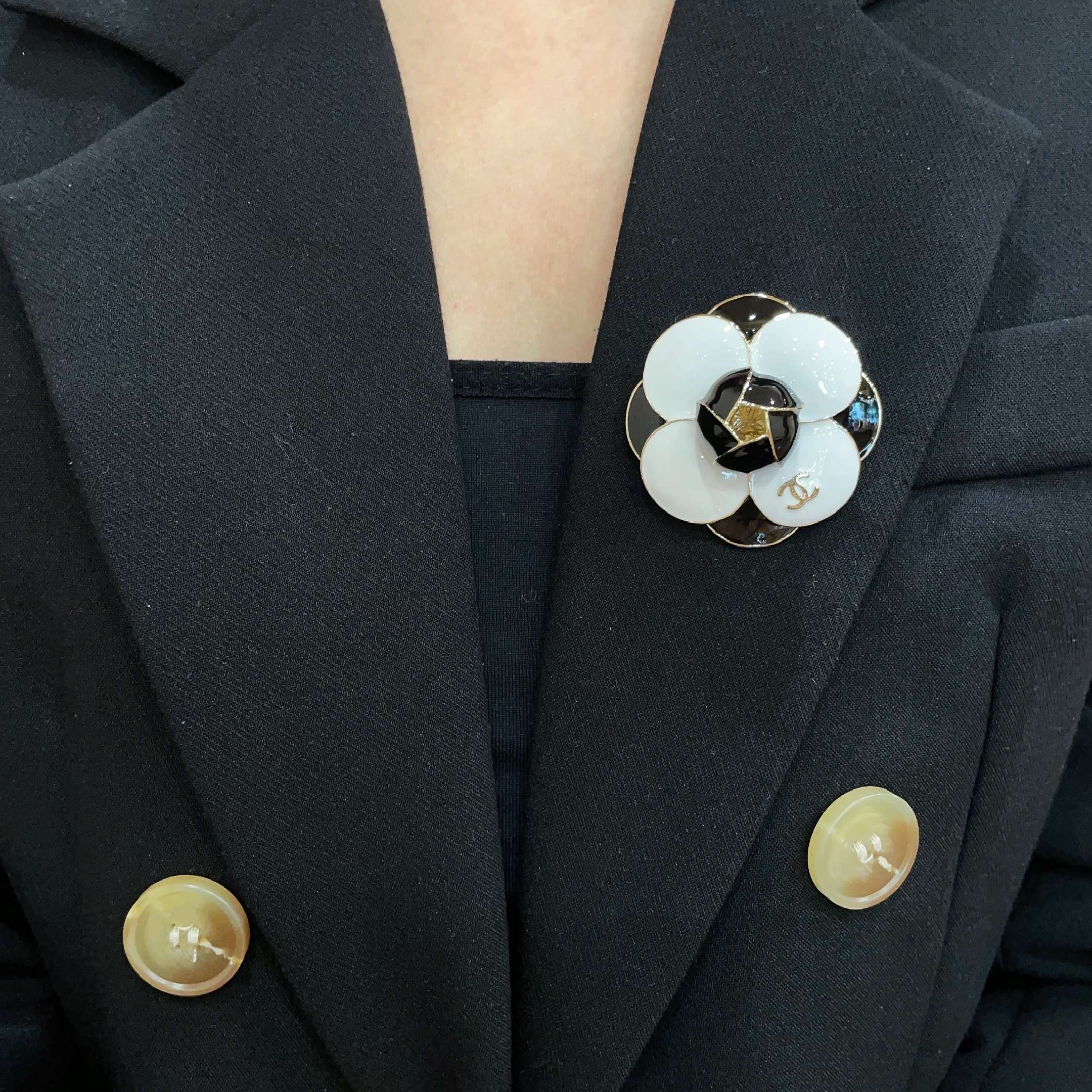 Chanel Camellia CC brooch gold tone metal black and white enamel 3 5cm diameter