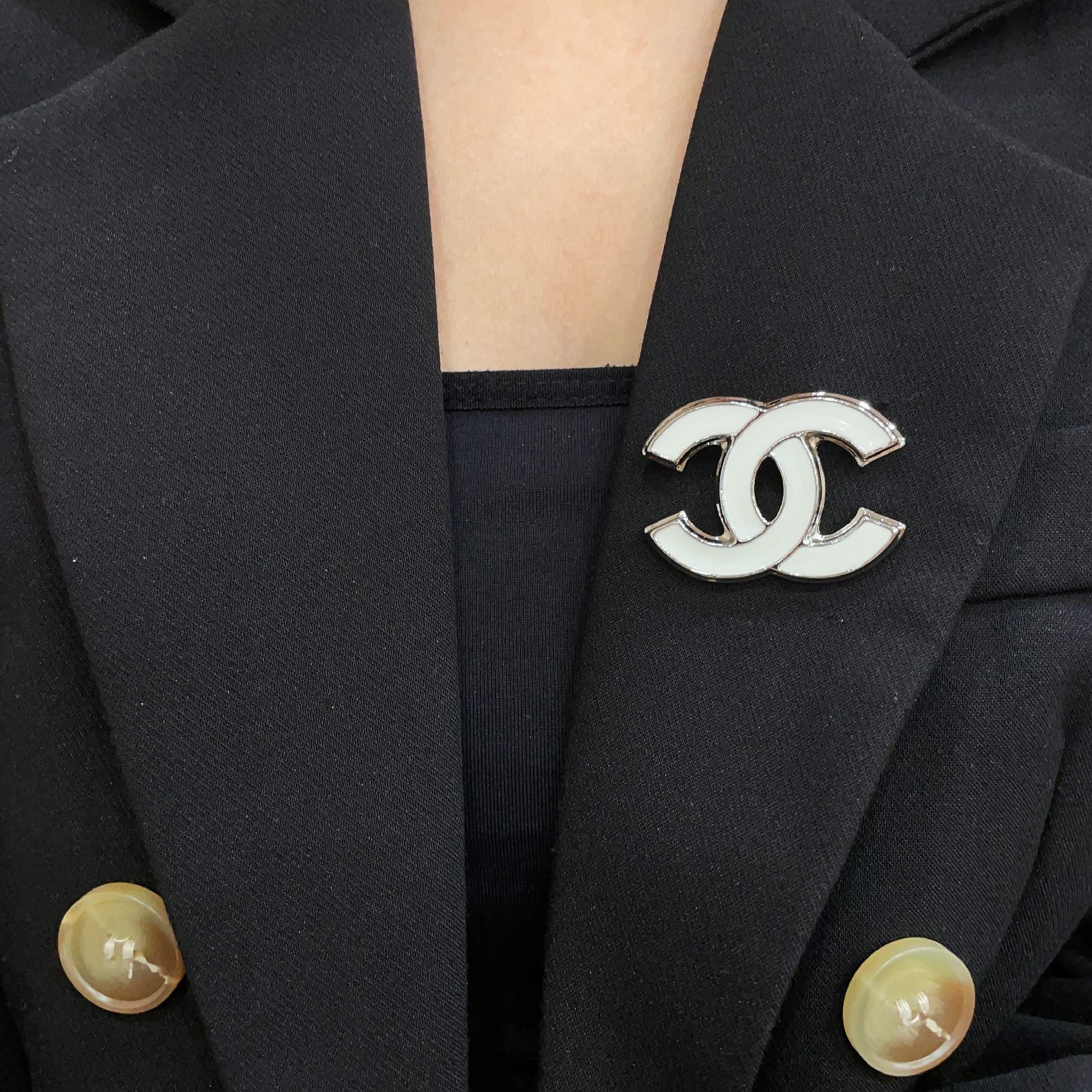 Chanel CC Logo brooch silver-toned metal with white enamel 3cm width