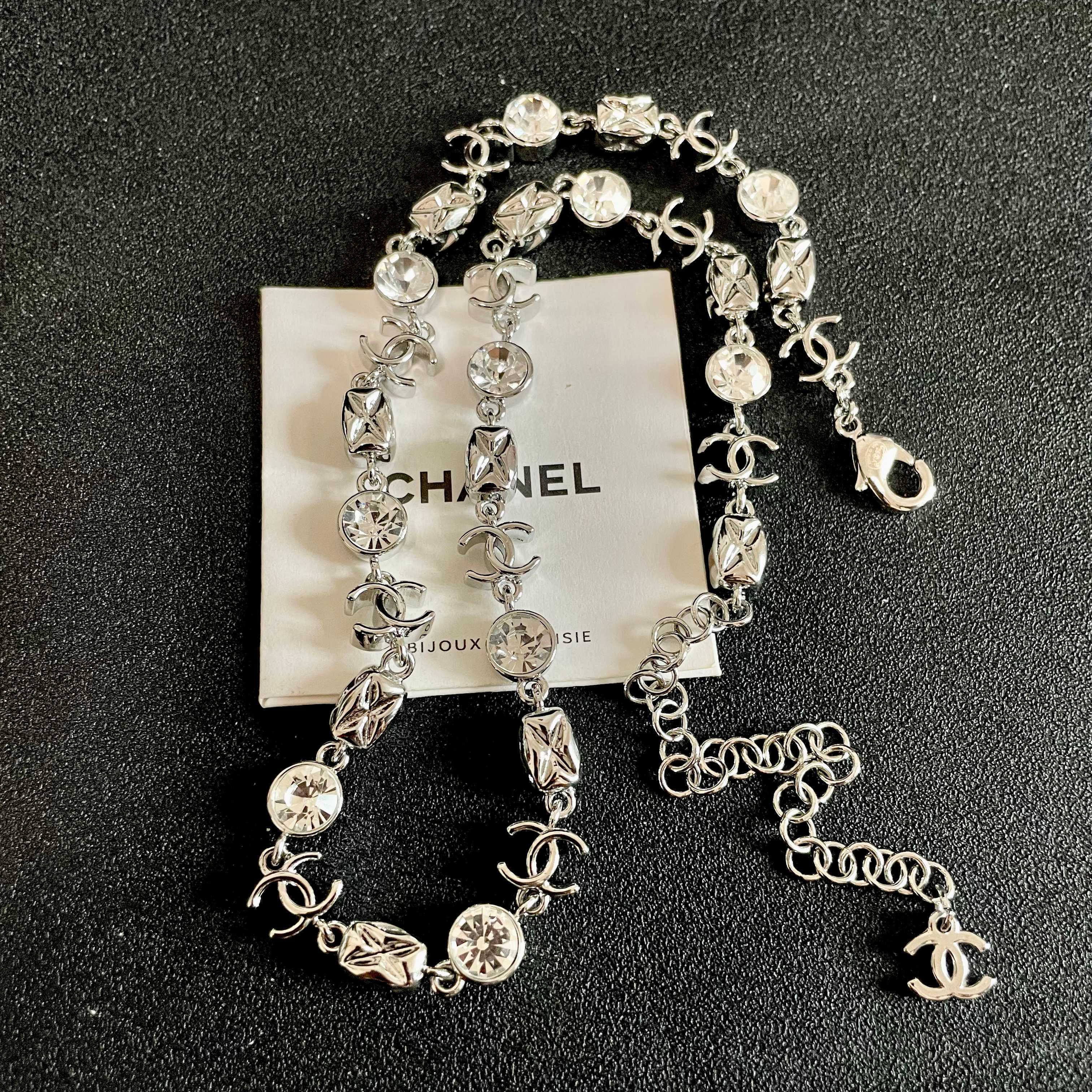 Chanel香奈儿 中古 字母项链👀小香家的款式真心无需多介绍😘🎶每一款都超好看，精致大方，非常显气质.