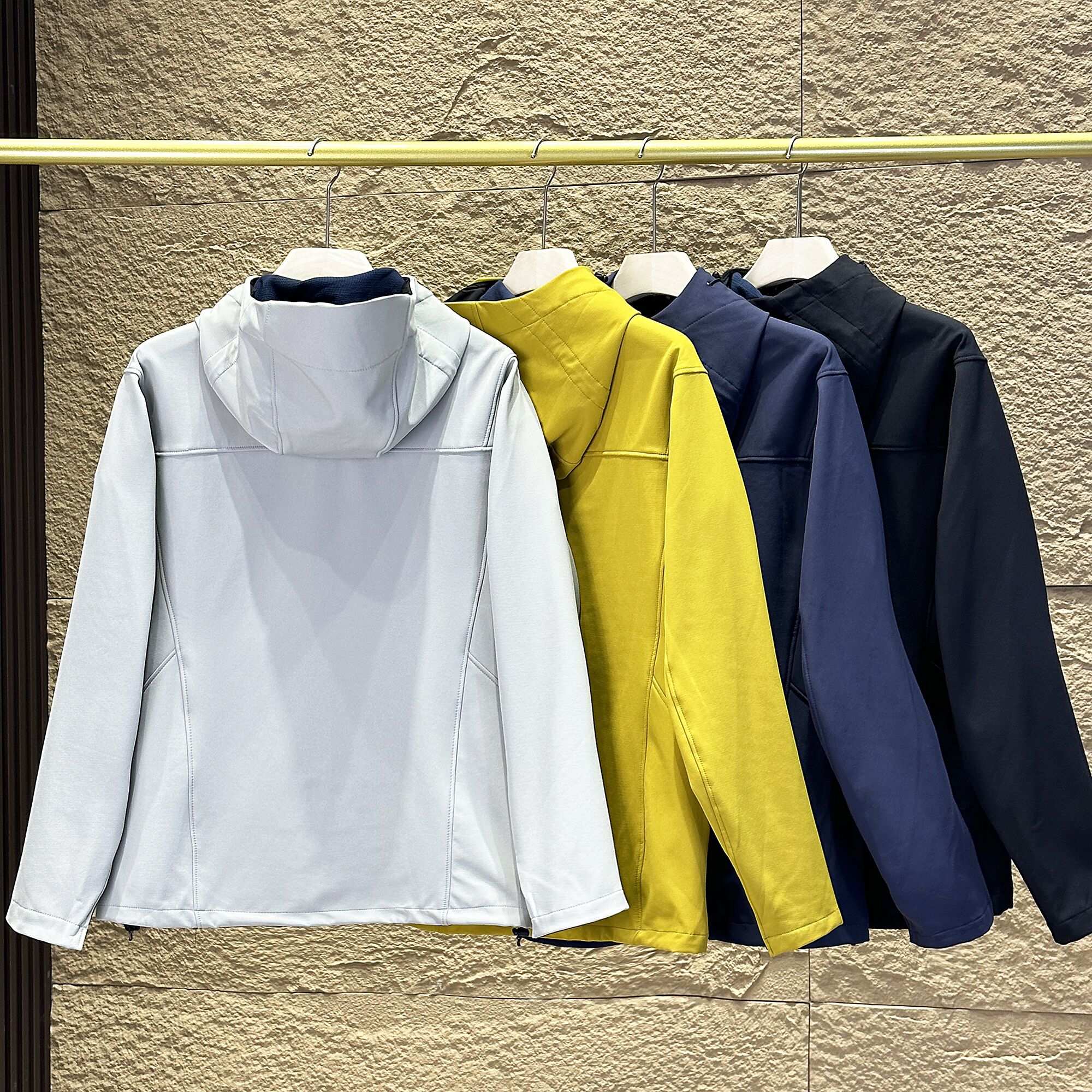 Alternative view of Windbreaker 00980