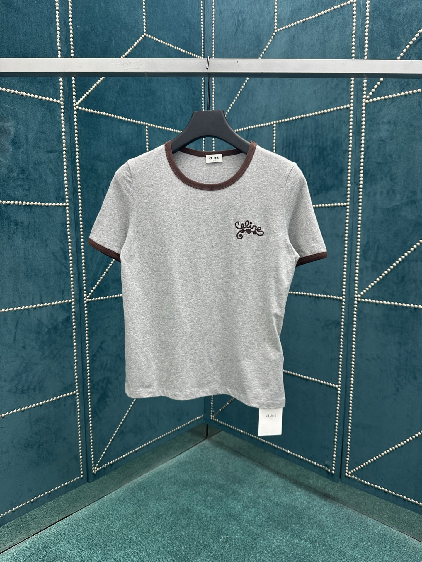 NO:493692,Celine 25ss new Chinese Valentine limited T-shirt short-sleeved, cotton CELINE badge embroidery, classic round neck short-sleeved, contrasting ribbed trim, made in Portugal. S.M.L., celine, celine, T-shirt, tees, t-shirt, alexander wang19860909赛琳 25ss新款七夕限定T恤短袖,棉CELINE徽章刺绣,经典版型圆领短袖,撞色罗纹饰边,葡萄牙制造. 码数S.M.L.,,celine,celine,T-shirt,tees，t-shirt,alexander wang,Men's clothing