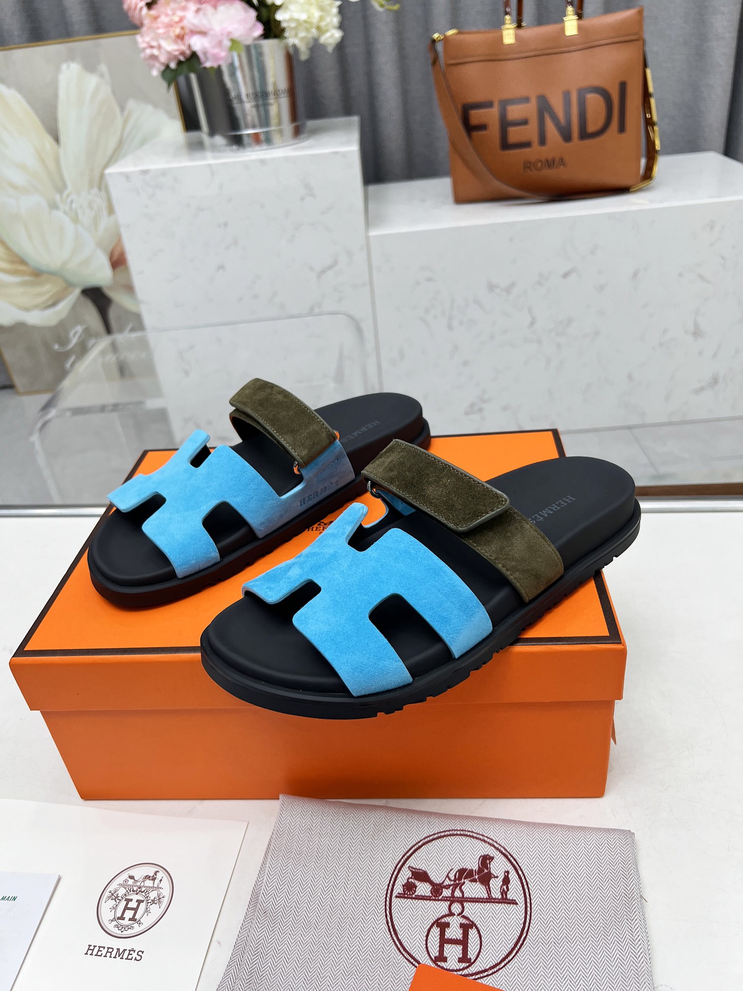 NO:229333,Hermes chyre second uncle shoes H-type Velcro flat sandals slippers!  (Top version) Imported top layer of silk cowhide / palm pattern cowhide / goatskin, foot pad mixed breed sheepskin, original mold open sole Women's size 35-39 (40 41 42 43 can be customized without return or replacement) Men's size 39-44 (45 46 can be customized without return or exchange), slippers, hermes, hermes, sandals, slippers, cowhide, sheepskin19860909Hermes爱马仕chyre二舅鞋H型魔术贴平底凉鞋拖鞋！（顶级版本）  鞋面进口头层丝绸牛皮/手掌纹牛皮/山羊皮,垫脚混种羊皮,原版开模大底 女码35-39（40 41 42 43可定制不退不换） 男码39-44（45 46可定制不退换）,拖鞋,hermes,hermes,sandals,slippers,cowhide,sheepskin,Women's Shoes