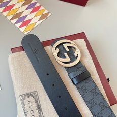 每一季,品牌典藏设计中的标志性元素都会吐故纳新,为经典注入新意。这款皮革腰带。圆形互扣式双G配件赋予这款 每一季,品牌典藏设计中的标志性元素都会吐故纳新,为经典注入新意。这款皮革腰带。圆形互扣式双G配件赋予这款