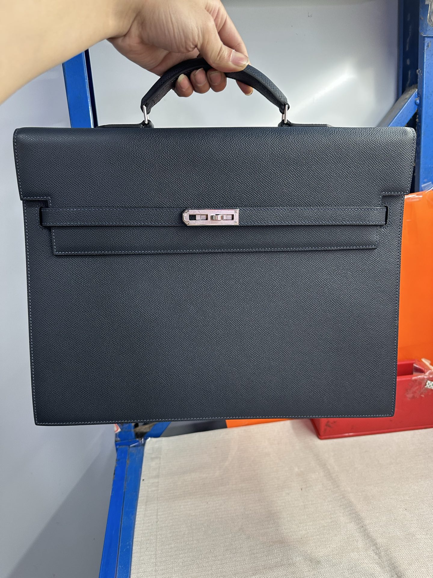 Precio de beneficio 🧧 Maletín 38 negro hebilla plateada textura de palma hilo encerado a mano solo una unidad