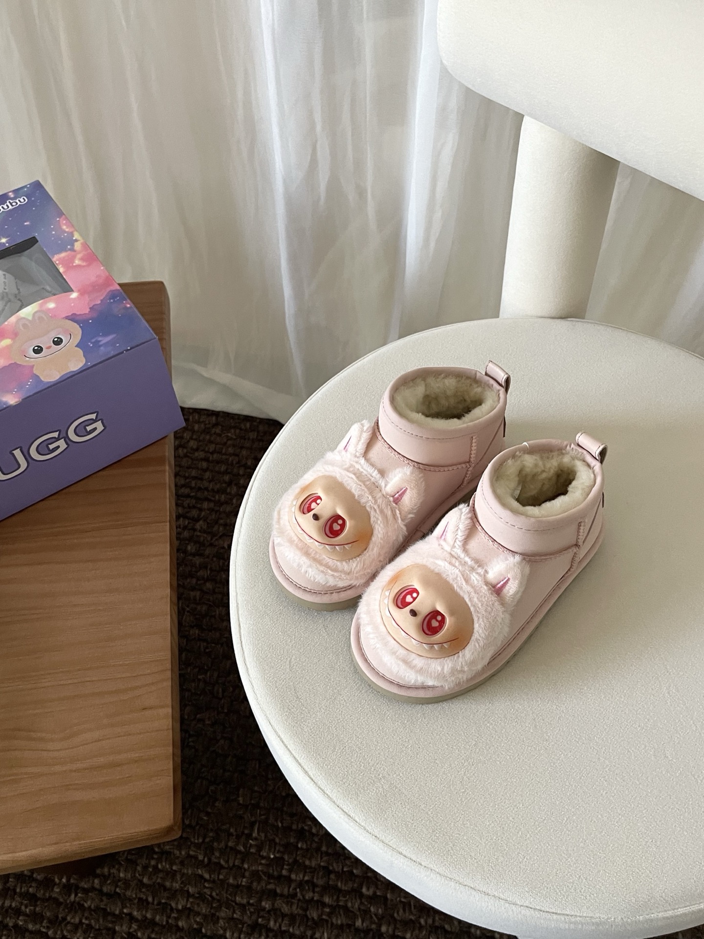 高版本 UGG 拉布布童鞋款 拉布布脸面+头层牛反绒面+羊毛内里+EVA大底 鞋面还原拉布布脸面，采用搪胶工艺，内里采用美利奴羊毛 尺码：25 27 29 31 33-选品中心