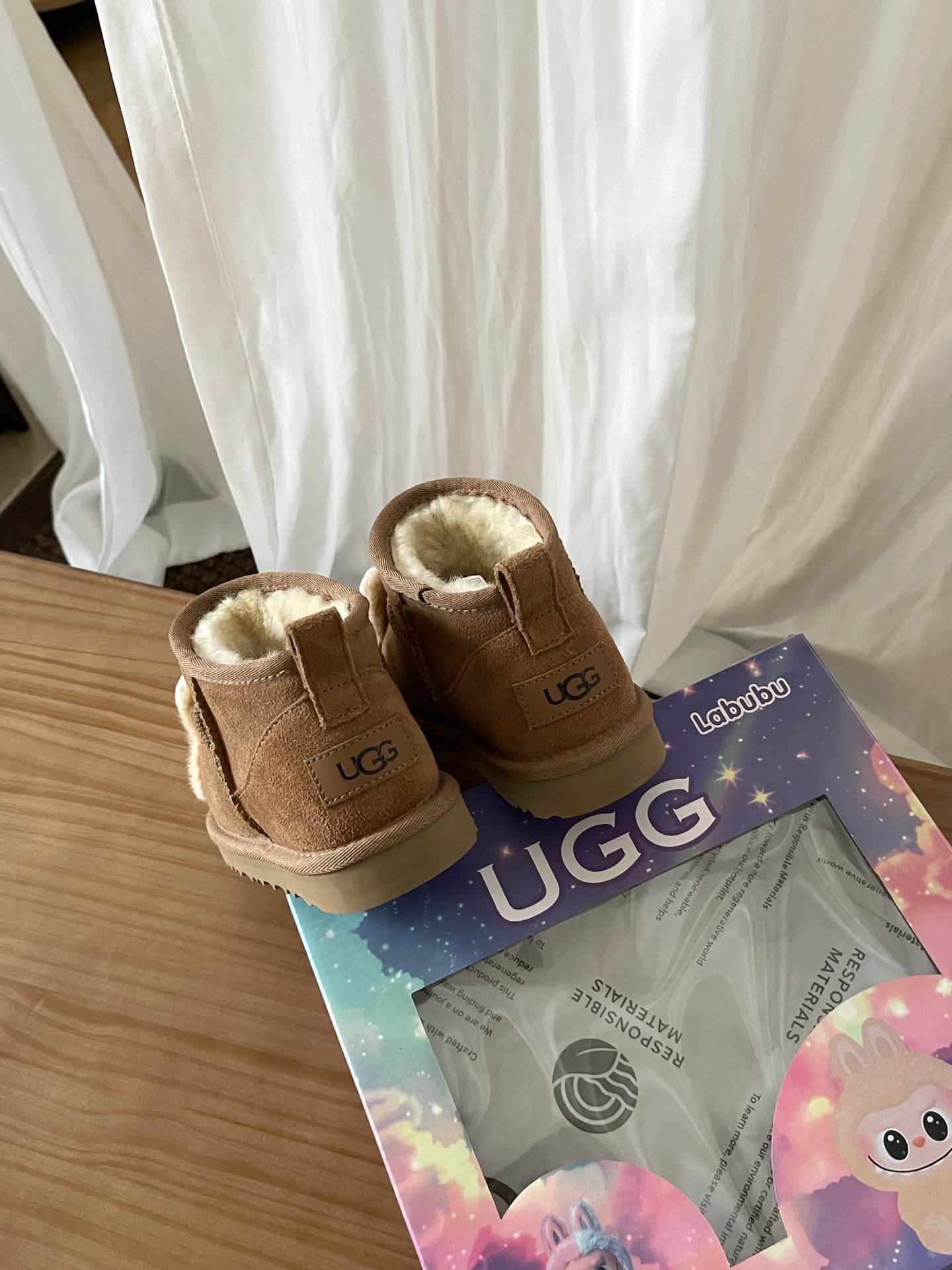 图片[6]-高版本 UGG 拉布布童鞋款 拉布布脸面+头层牛反绒面+羊毛内里+EVA大底 鞋面还原拉布布脸面，采用搪胶工艺，内里采用美利奴羊毛 尺码：25 27 29 31 33-选品中心