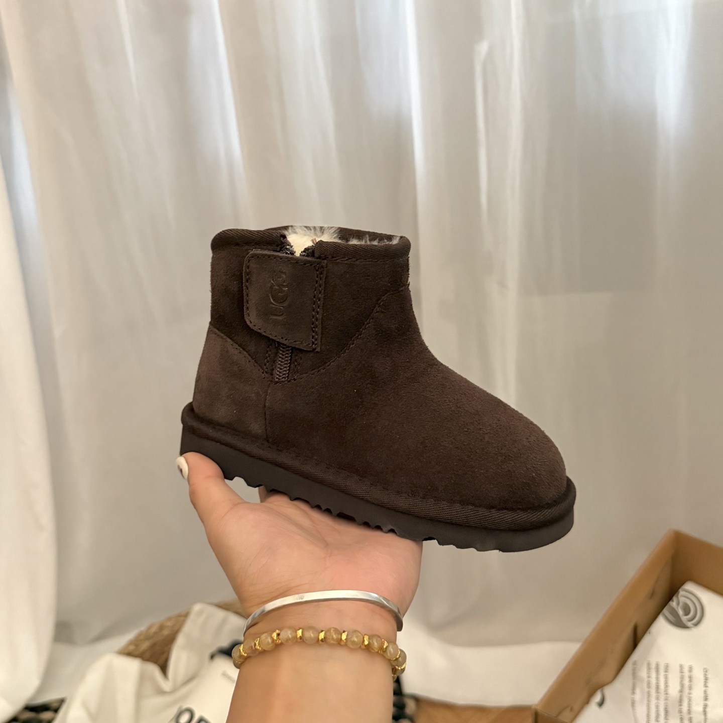 NO:578766,High version of UGG Chelsea children's snow boots with small ears. Real cowhide top layer + wool lining + EVA outsole. Side zipper design makes it easier to put on and take off. Pure wool lining is skin-friendly, comfortable and warm. Size: 25 27 29 31 33, snow boots, boots,19860909高版本 UGG 小耳朵切尔西童鞋雪地靴 头层真牛反+羊毛内里+EVA大底 采用侧拉链设计穿脱更方便,纯羊毛内里亲肤舒适聚温暖 尺码:25 27 29 31 33,雪地靴,boots,,Children's