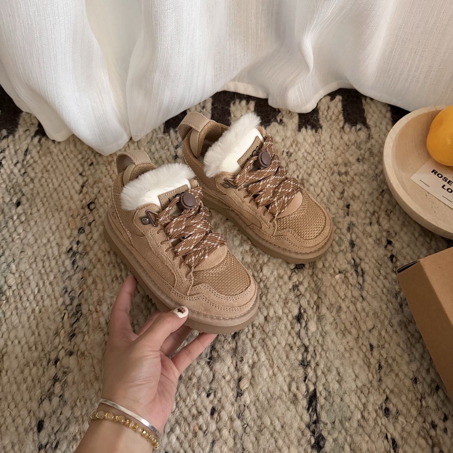 图片[8]-高版本 UGG 梅尔运动童鞋款 头层真牛反+羊毛内里+EVA大底 采用头层真牛皮，纯羊毛柔软亲肤，舒适透气个性时尚 系带松紧扣 尺码：25 27 29 31 33-选品中心