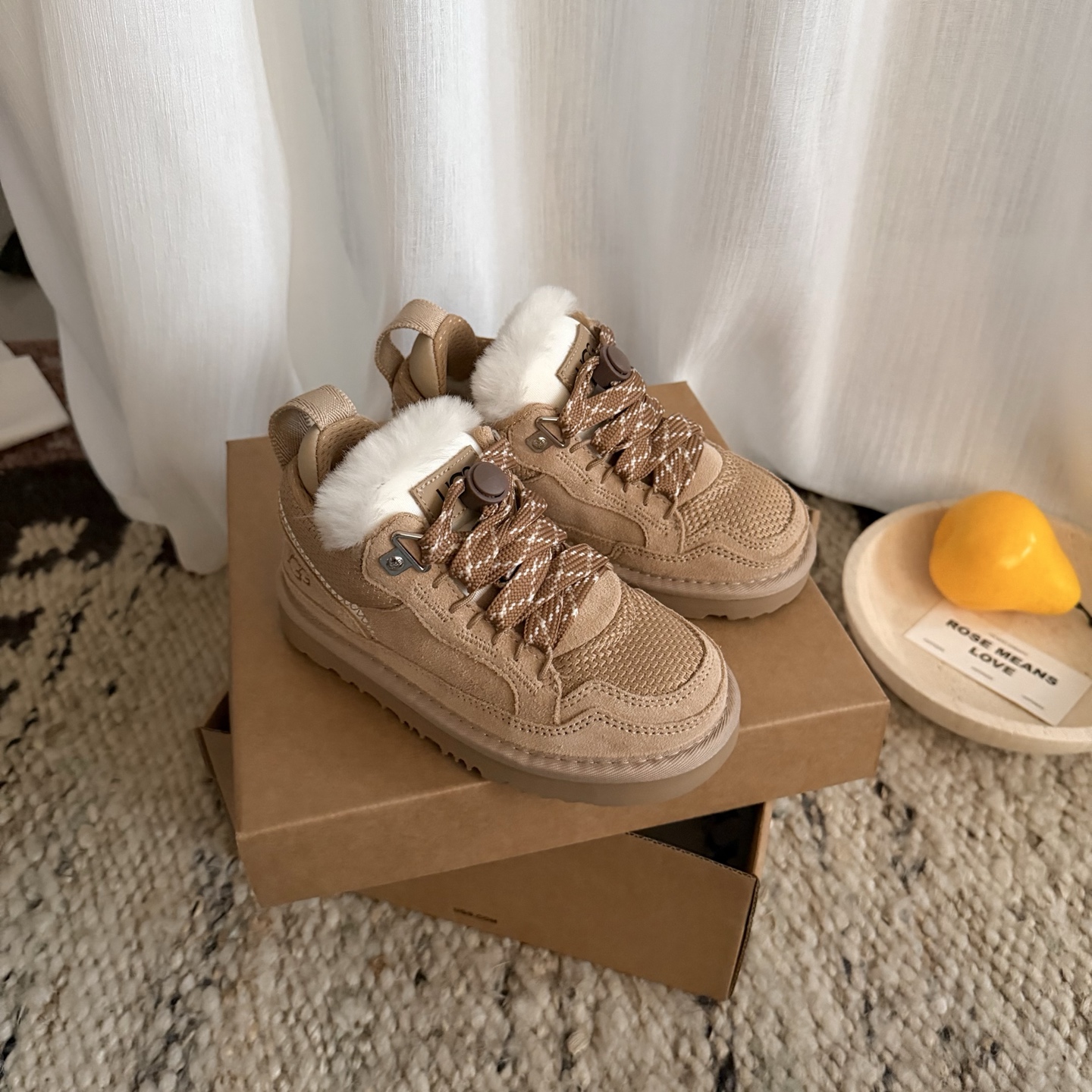 图片[5]-高版本 UGG 梅尔运动童鞋款 头层真牛反+羊毛内里+EVA大底 采用头层真牛皮，纯羊毛柔软亲肤，舒适透气个性时尚 系带松紧扣 尺码：25 27 29 31 33-选品中心