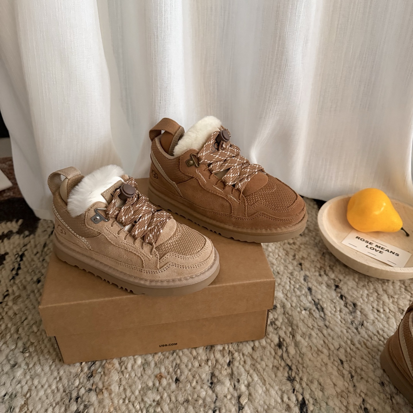 图片[9]-高版本 UGG 梅尔运动童鞋款 头层真牛反+羊毛内里+EVA大底 采用头层真牛皮，纯羊毛柔软亲肤，舒适透气个性时尚 系带松紧扣 尺码：25 27 29 31 33-选品中心