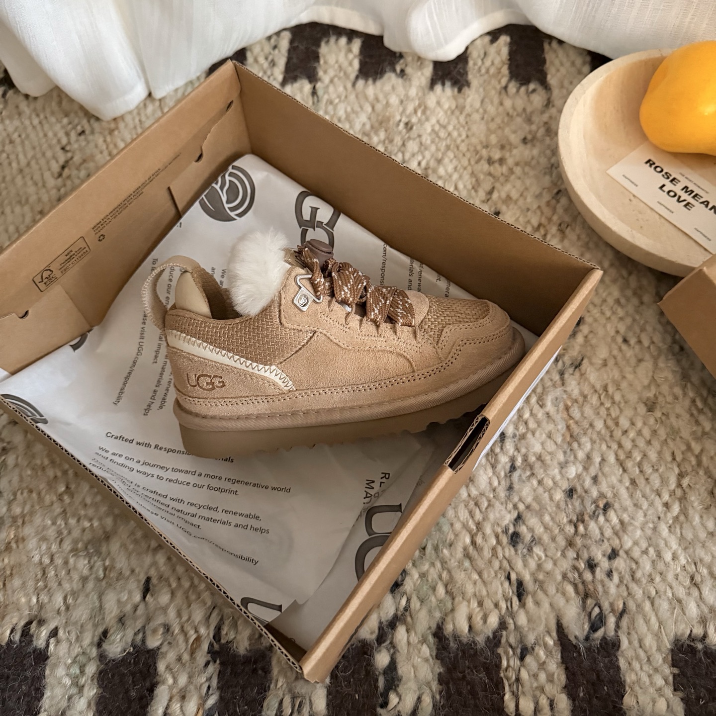 高版本 UGG 梅尔运动童鞋款 头层真牛反+羊毛内里+EVA大底 采用头层真牛皮，纯羊毛柔软亲肤，舒适透气个性时尚 系带松紧扣 尺码：25 27 29 31 33-选品中心