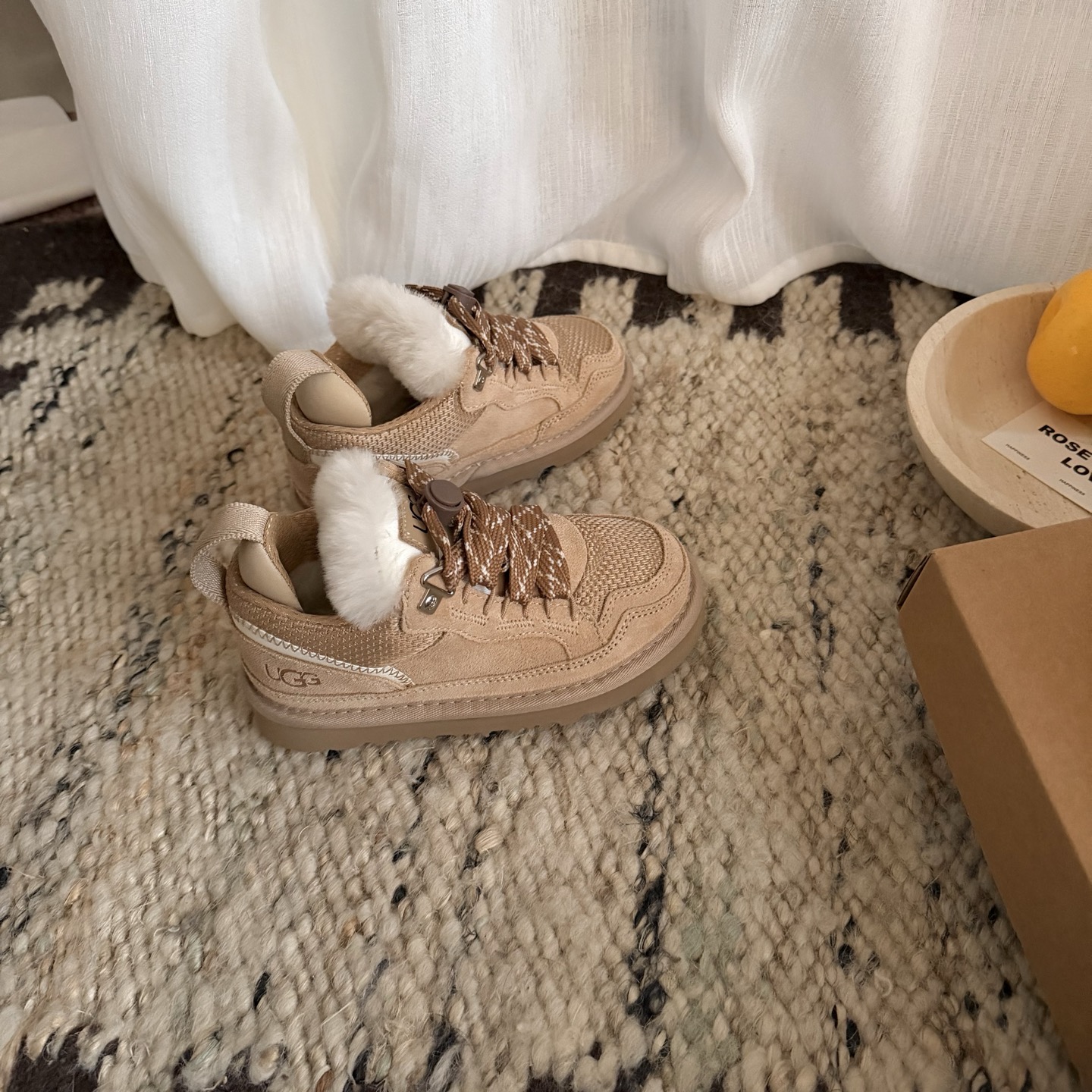 图片[7]-高版本 UGG 梅尔运动童鞋款 头层真牛反+羊毛内里+EVA大底 采用头层真牛皮，纯羊毛柔软亲肤，舒适透气个性时尚 系带松紧扣 尺码：25 27 29 31 33-选品中心