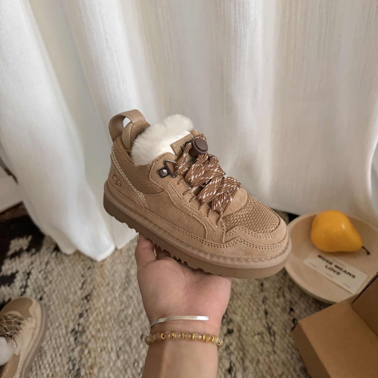 图片[6]-高版本 UGG 梅尔运动童鞋款 头层真牛反+羊毛内里+EVA大底 采用头层真牛皮，纯羊毛柔软亲肤，舒适透气个性时尚 系带松紧扣 尺码：25 27 29 31 33-选品中心