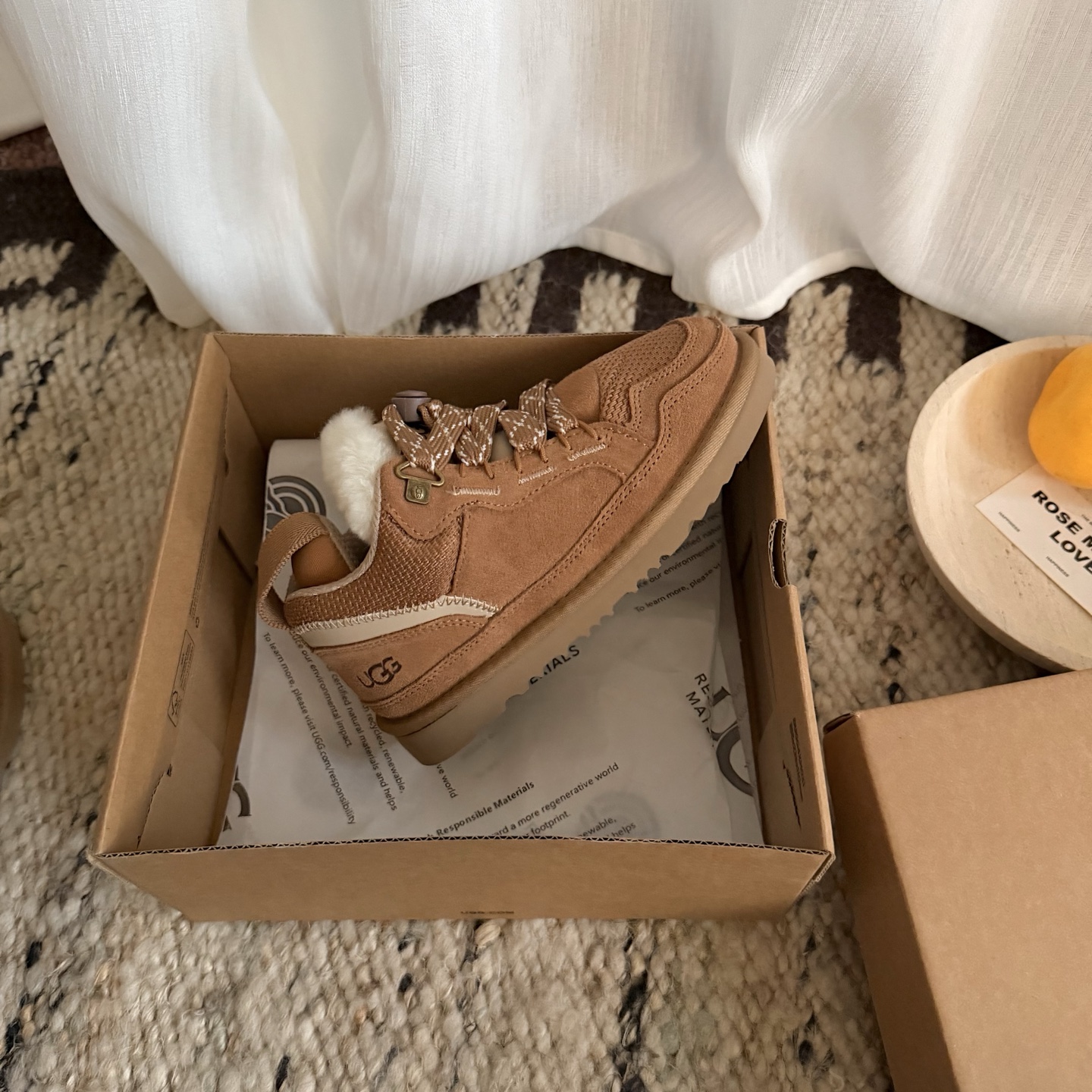 图片[6]-高版本 UGG 梅尔运动童鞋款 头层真牛反+羊毛内里+EVA大底 采用头层真牛皮，纯羊毛柔软亲肤，舒适透气个性时尚 系带松紧扣 尺码：25 27 29 31 33-选品中心