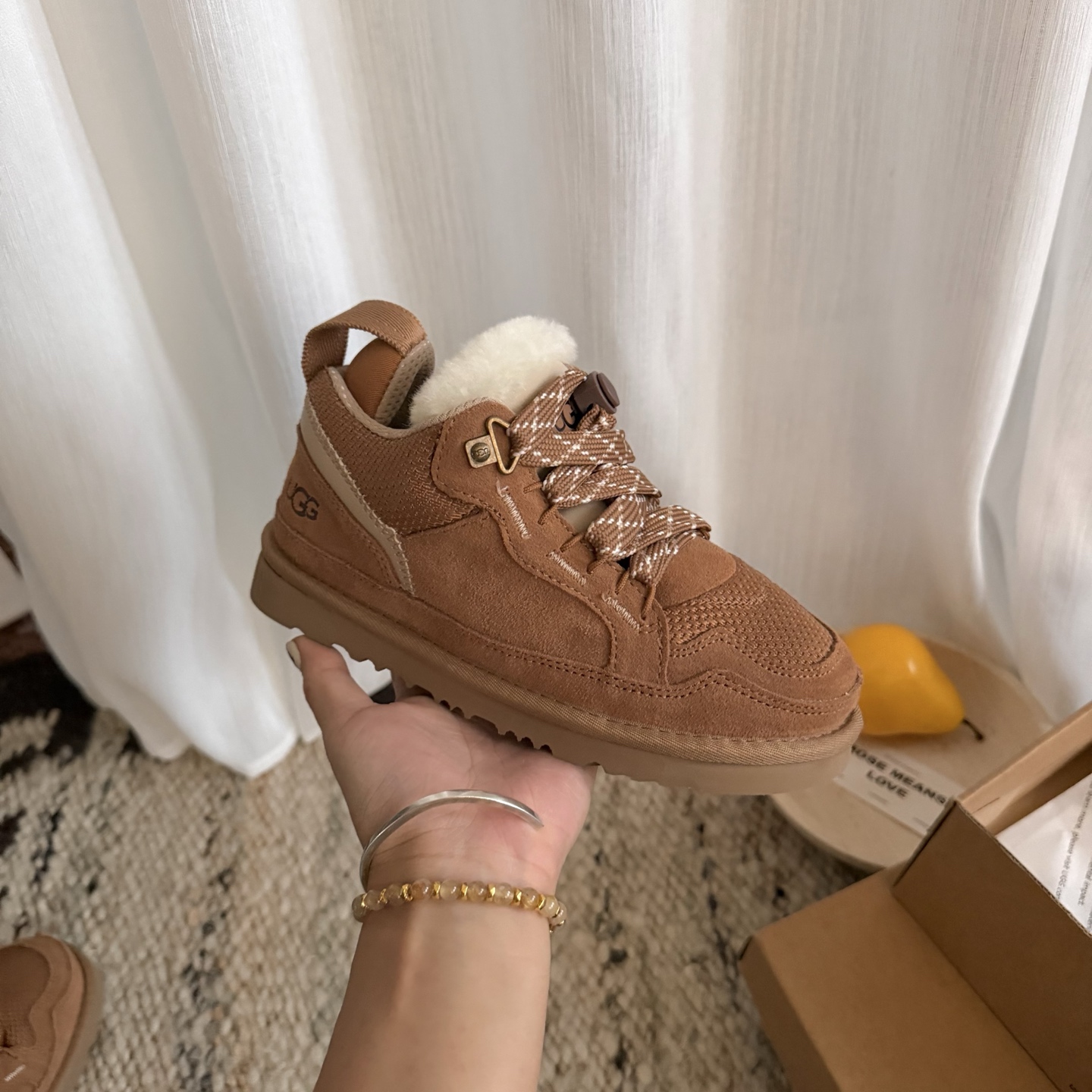 图片[4]-高版本 UGG 梅尔运动童鞋款 头层真牛反+羊毛内里+EVA大底 采用头层真牛皮，纯羊毛柔软亲肤，舒适透气个性时尚 系带松紧扣 尺码：25 27 29 31 33-选品中心