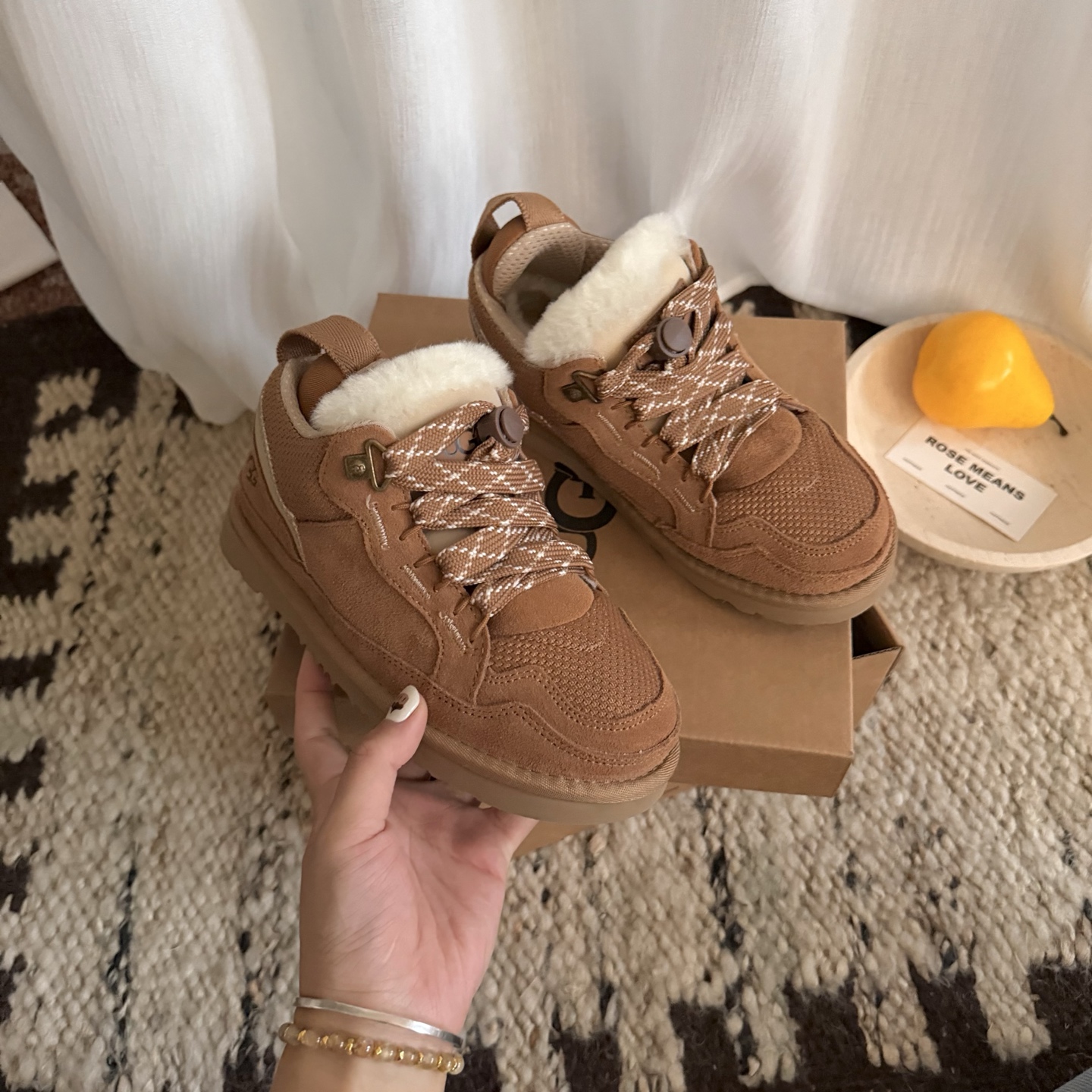 图片[7]-高版本 UGG 梅尔运动童鞋款 头层真牛反+羊毛内里+EVA大底 采用头层真牛皮，纯羊毛柔软亲肤，舒适透气个性时尚 系带松紧扣 尺码：25 27 29 31 33-选品中心