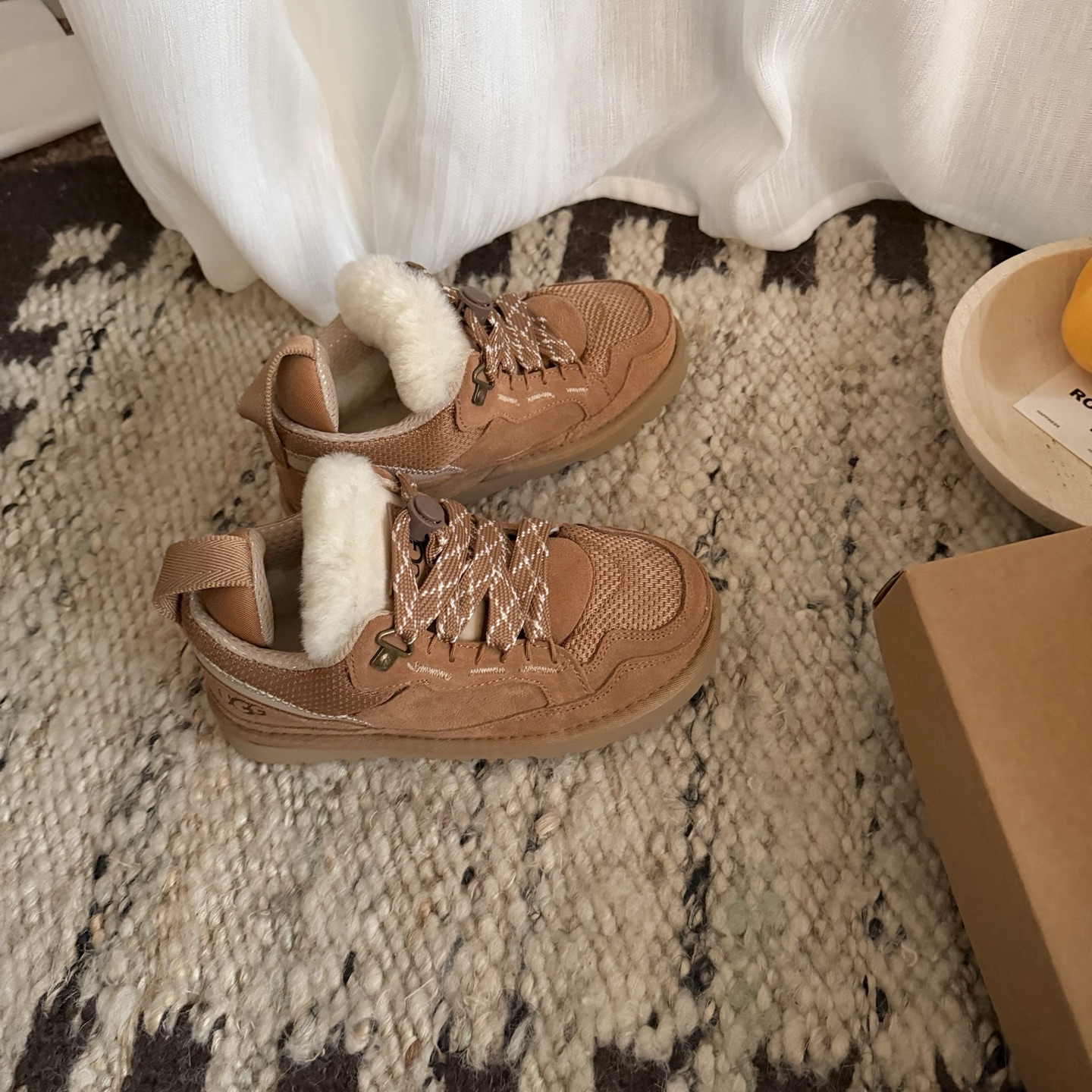 图片[5]-高版本 UGG 梅尔运动童鞋款 头层真牛反+羊毛内里+EVA大底 采用头层真牛皮，纯羊毛柔软亲肤，舒适透气个性时尚 系带松紧扣 尺码：25 27 29 31 33-选品中心