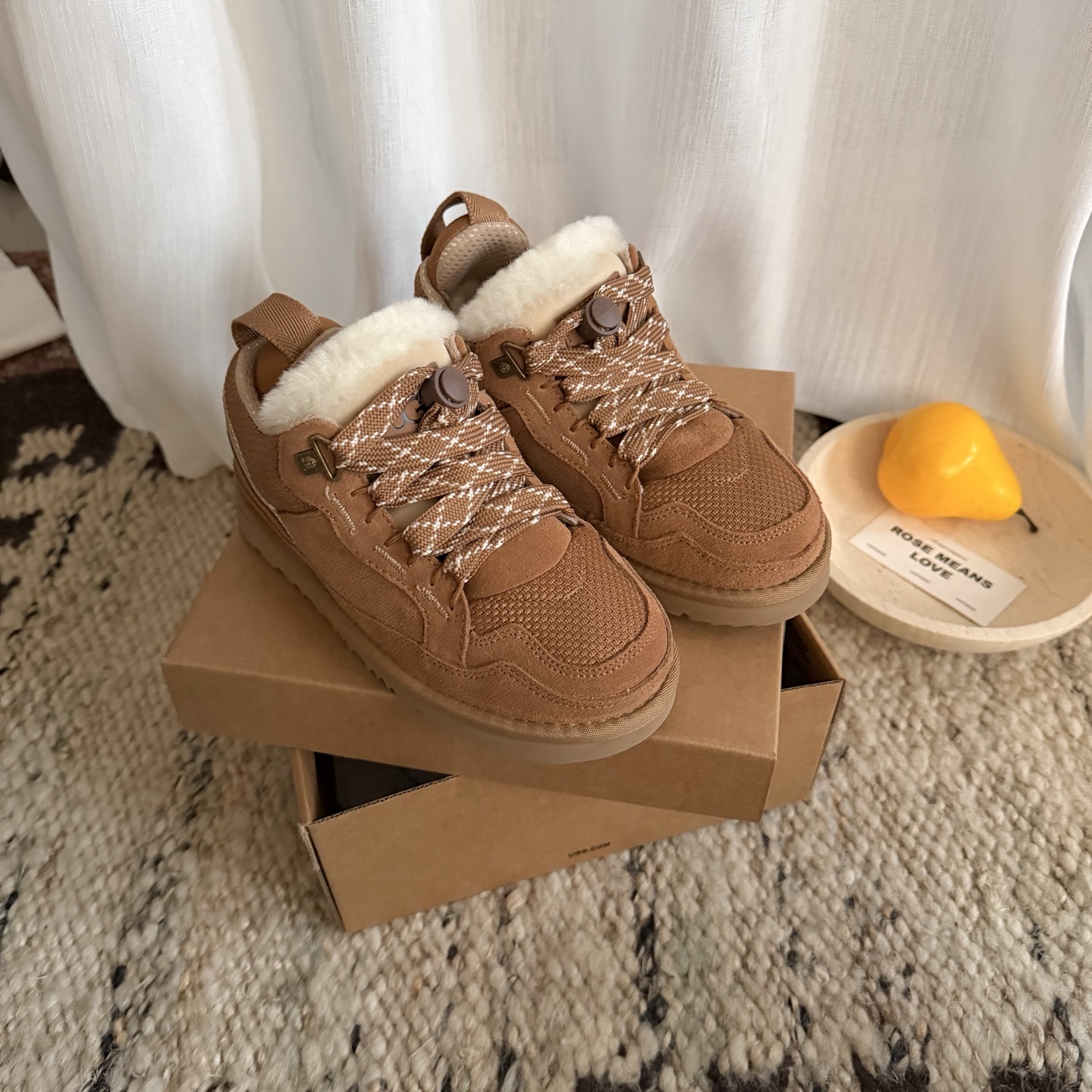 图片[8]-高版本 UGG 梅尔运动童鞋款 头层真牛反+羊毛内里+EVA大底 采用头层真牛皮，纯羊毛柔软亲肤，舒适透气个性时尚 系带松紧扣 尺码：25 27 29 31 33-选品中心