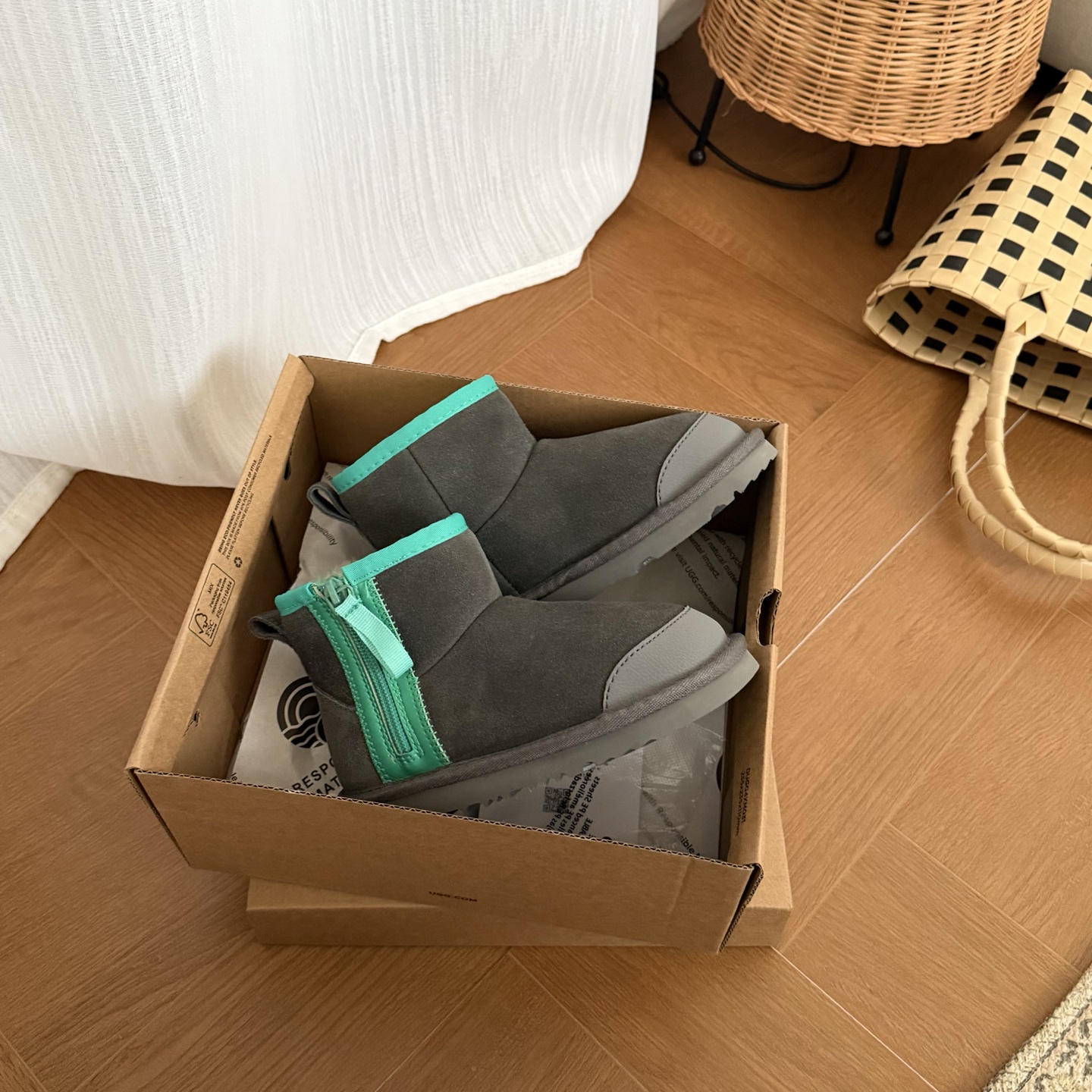 图片[4]-高版本 UGG 包头拼色童鞋雪地靴 头层真牛反+羊毛内里+EVA大底 采用侧拉链设计穿脱更方便，拼色亮眼，包头防踢脚 尺码：25 27 29 31 33-选品中心