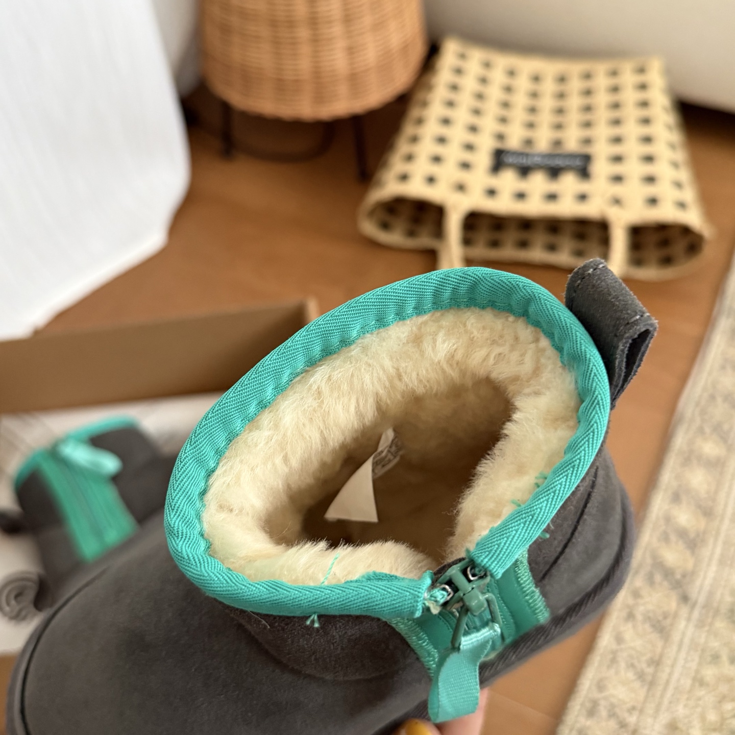 图片[2]-高版本 UGG 包头拼色童鞋雪地靴 头层真牛反+羊毛内里+EVA大底 采用侧拉链设计穿脱更方便，拼色亮眼，包头防踢脚 尺码：25 27 29 31 33-选品中心