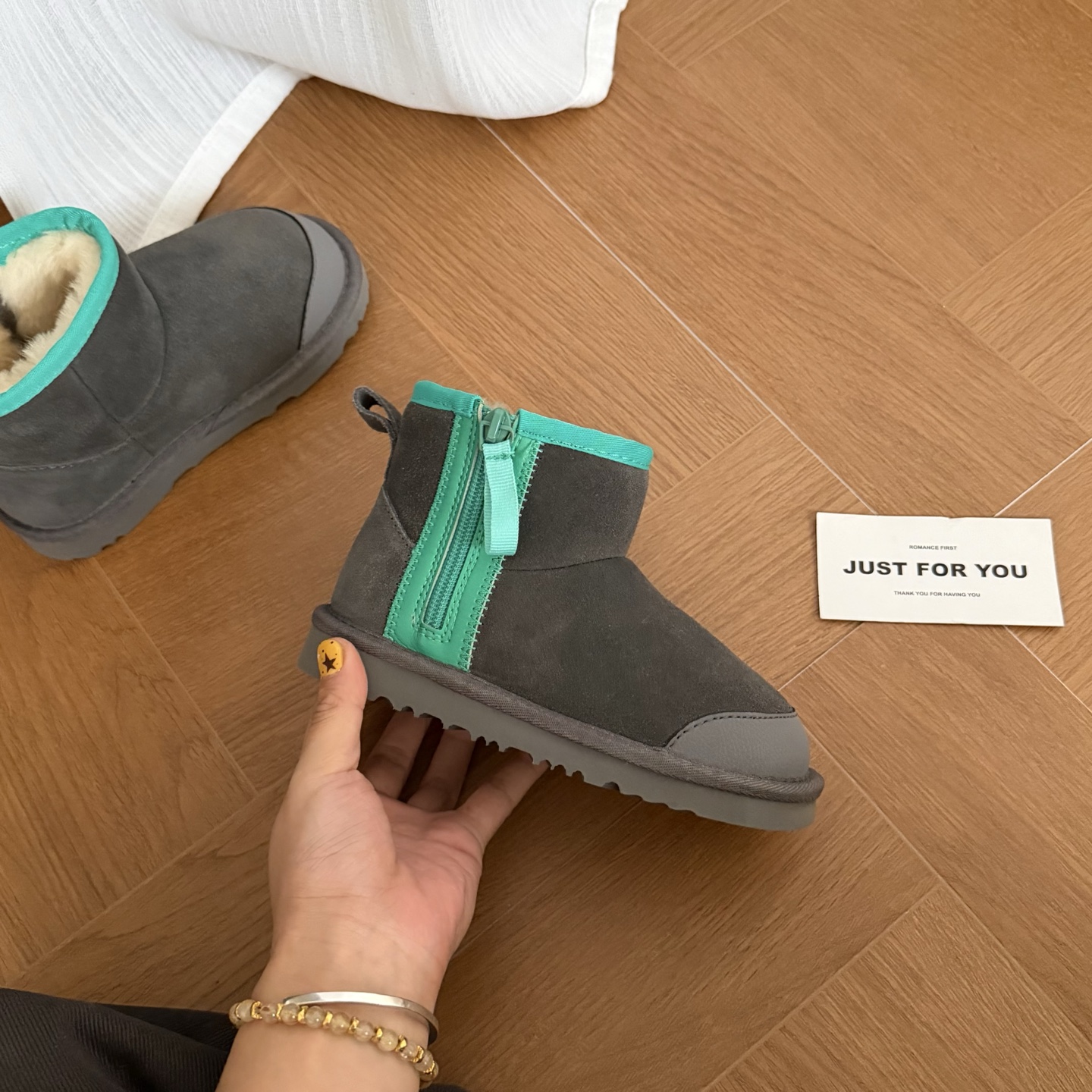 图片[9]-高版本 UGG 包头拼色童鞋雪地靴 头层真牛反+羊毛内里+EVA大底 采用侧拉链设计穿脱更方便，拼色亮眼，包头防踢脚 尺码：25 27 29 31 33-选品中心