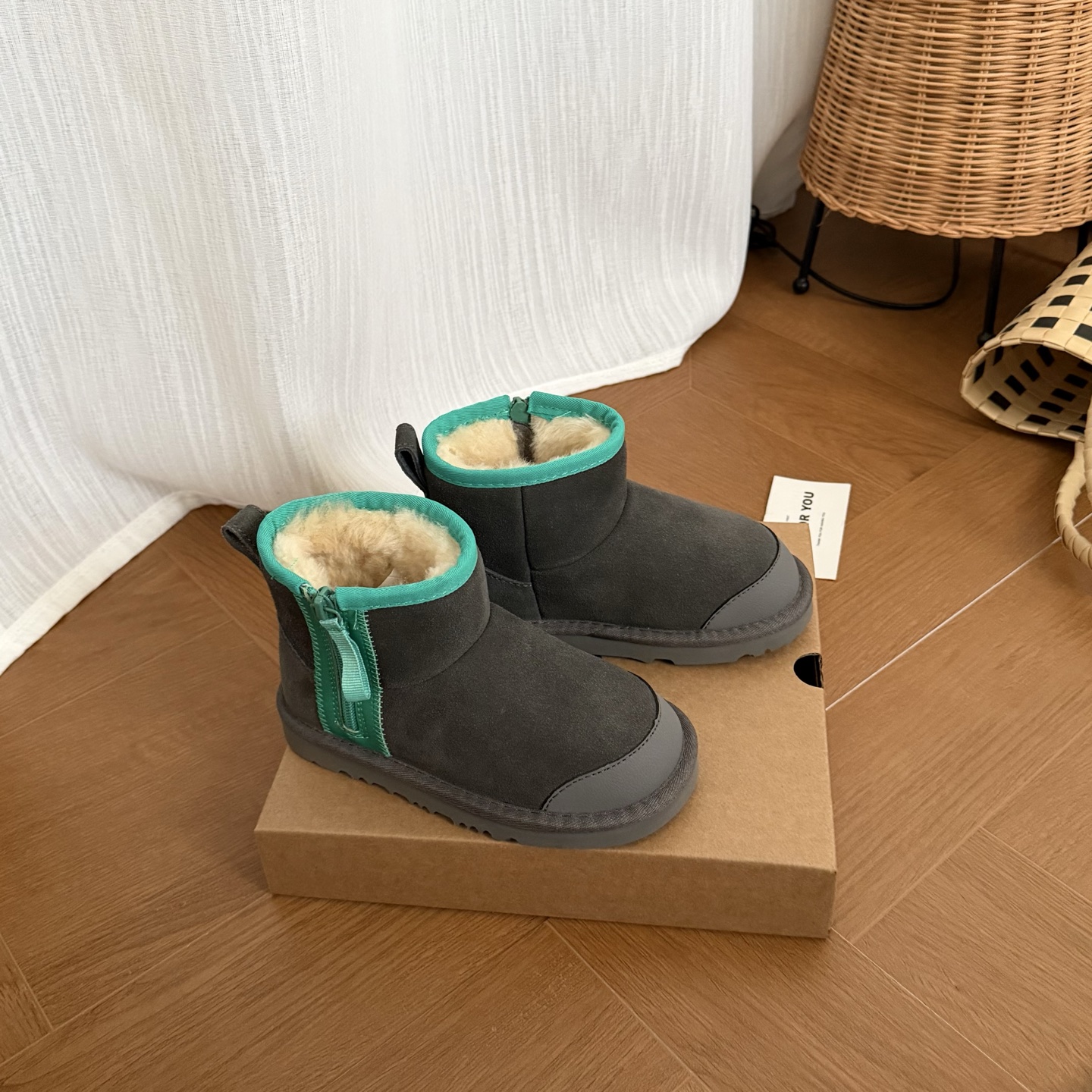 图片[6]-高版本 UGG 包头拼色童鞋雪地靴 头层真牛反+羊毛内里+EVA大底 采用侧拉链设计穿脱更方便，拼色亮眼，包头防踢脚 尺码：25 27 29 31 33-选品中心