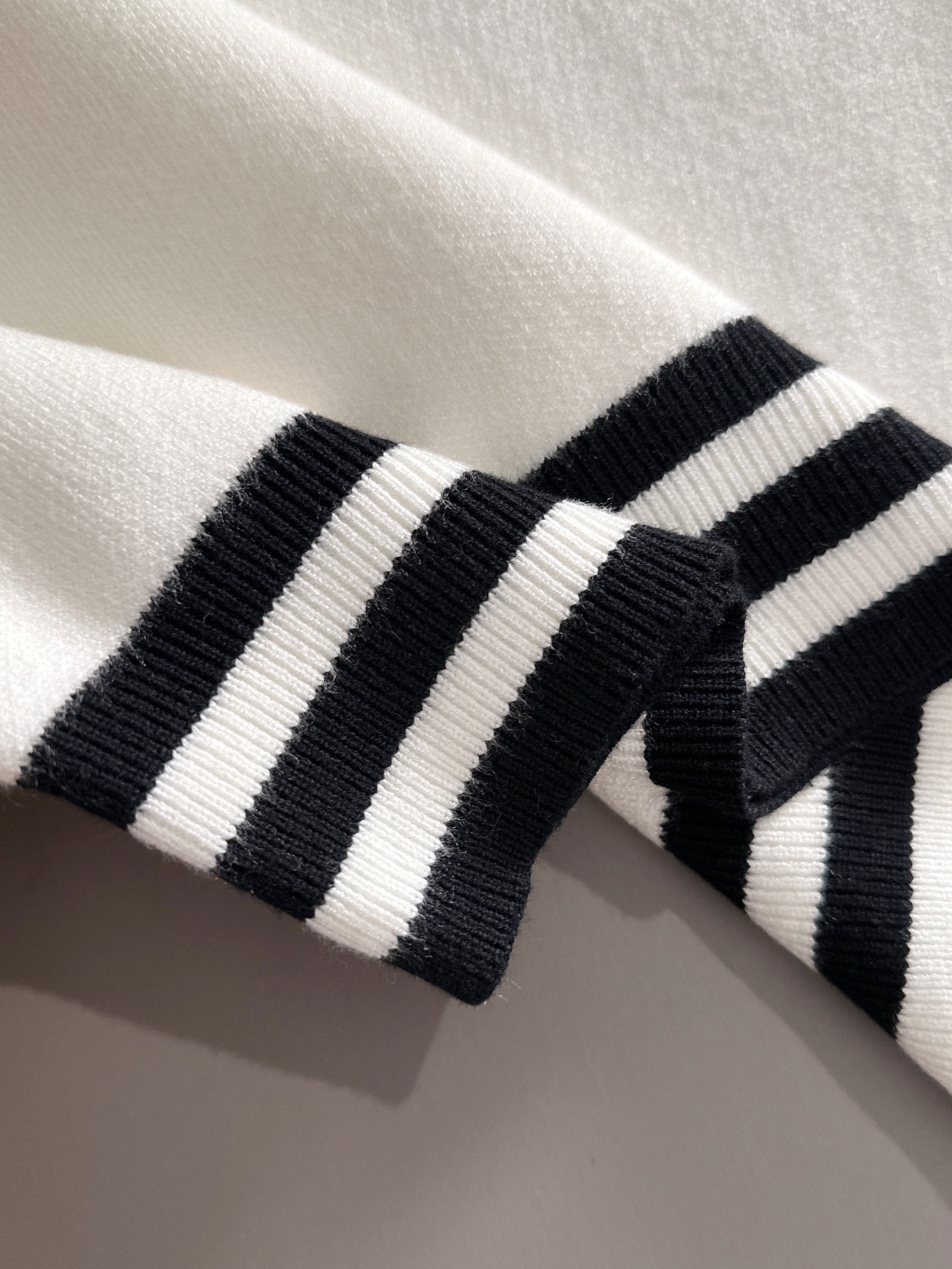 Prada Striped Trim Wool Sweater Classic Fit - M to XXXL Winter/Fall 8 i1754476905366 7285 0 4