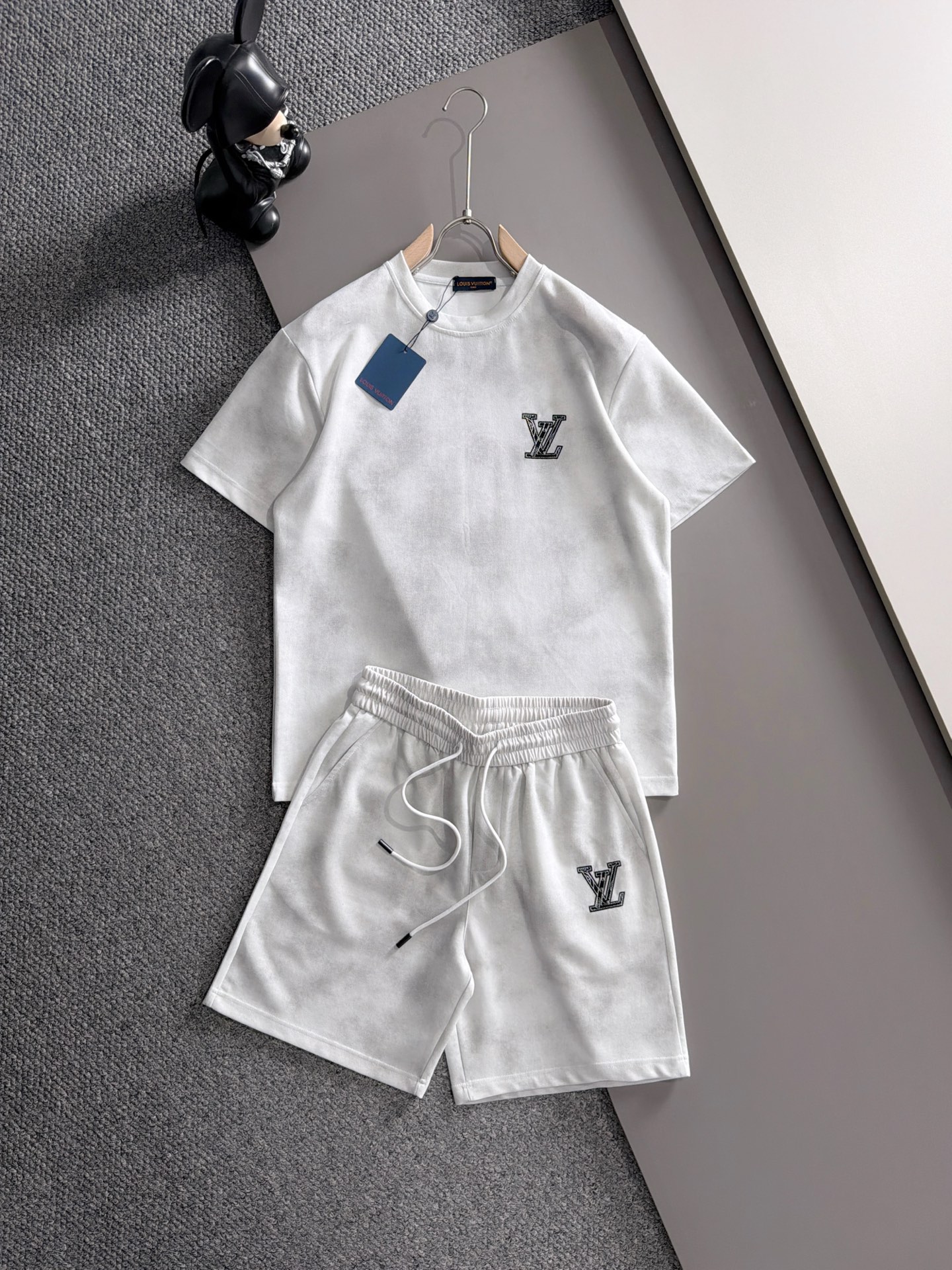 P135 LV Louis Vuitton 2026ss nueva temporada primavera/verano, conjunto casual de camiseta de manga corta y pantalones …