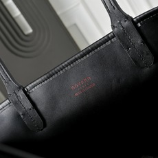 【工厂直销】双面中号对版升级版。❤️goyard(戈雅)经多次研究与改良,不断提升面料与皮质,全方位独家 【工厂直销】双面中号对版升级版。❤️goyard(戈雅)经多次研究与改良,不断提升面料与皮质,全方位独家