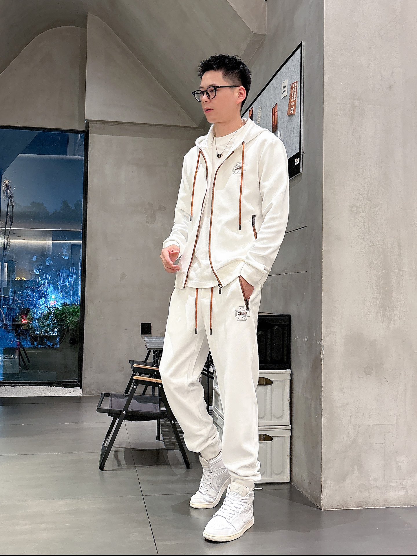 NO:523244,The latest 25-year set style m-xxxl The latest and most top-level classic strap embellishment and weighted concave and convex + embroidered letter arrangement classic pattern trendy hooded casual cardigan set, the top quality counter is on sale, the top-level production process imported fabric, the unique design of the counter model, using imported high-end custom imported silk thread, the first-class feel!  !  !  !  ,zegna,hats,alexander wang19860909杰尼家25年最新款套装版型m-xxxl 最新最顶级经典带子点缀加重工凹凸+刺绣字母排列经典图案潮流连帽休闲开衫套装,最顶级的品质专柜在售,顶级制作工艺进口面料,专柜款独特设计,采用进口高端订制进口丝线手感一流！！！！,,zegna,hats,alexander wang,Men's clothing