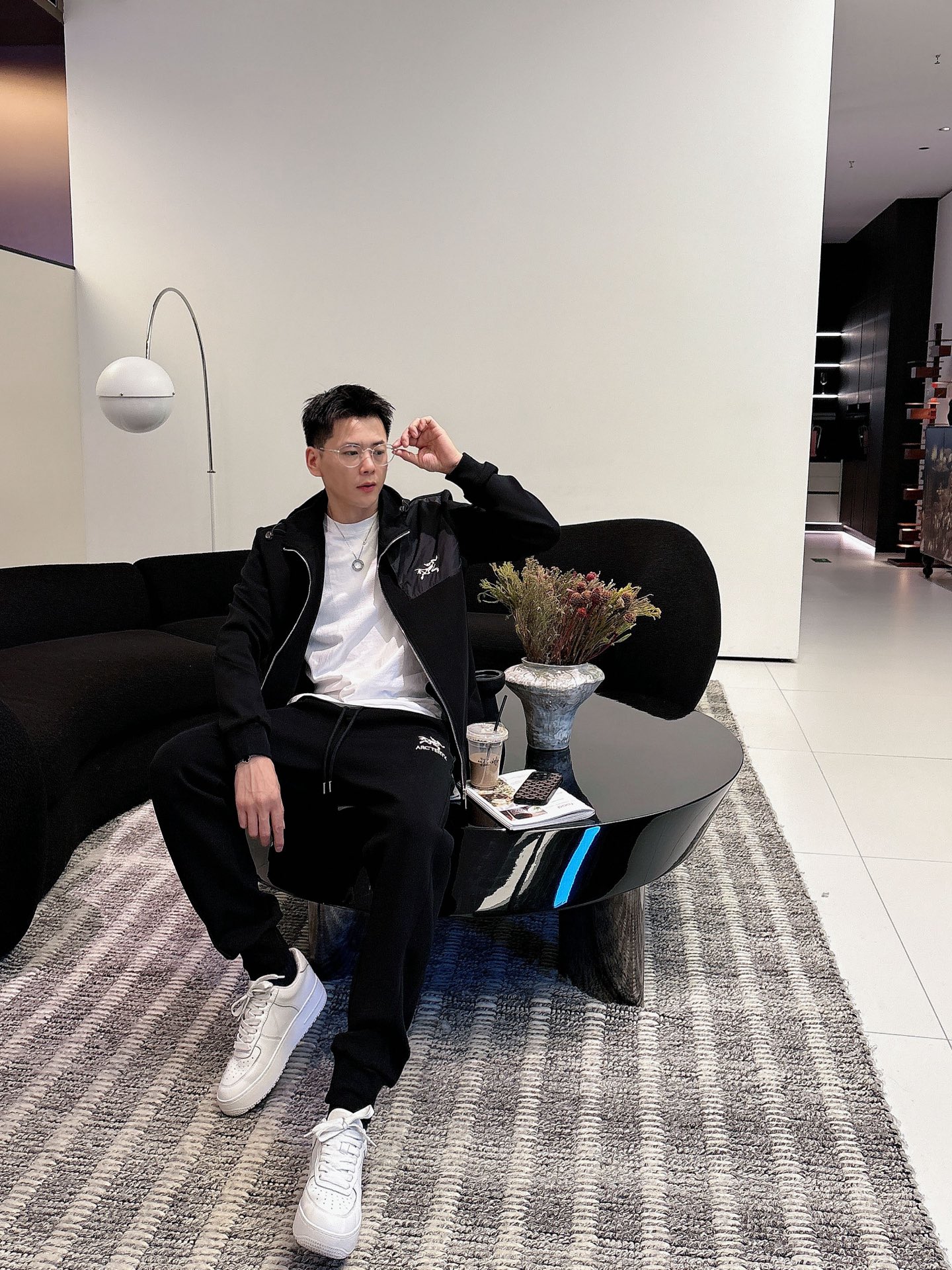 NO:599196,Arc'teryx 2025 new hot-selling cardigan suit. The original product is carefully crafted by top designers. It has a fitting and perfect upper body effect. It is all-natural and high-quality and has a thickened new air layer. It has a close-fitting comfort, noble and elegant!  Original hardware embodies elegance and nobility!  Counter size M-3XL,arc'teryx,alexander wang19860909始祖鸟 2025全新爆款开衫套装 原单狠货倾注顶级设计师的精心之作 就为一个贴合、完美的上身效果 全天然优质加厚新空气层,贴身的舒适感 高贵典雅！原厂五金无不彰显优雅高贵气质！专柜尺码M-3XL,arc'teryx,alexander wang,Men's clothing