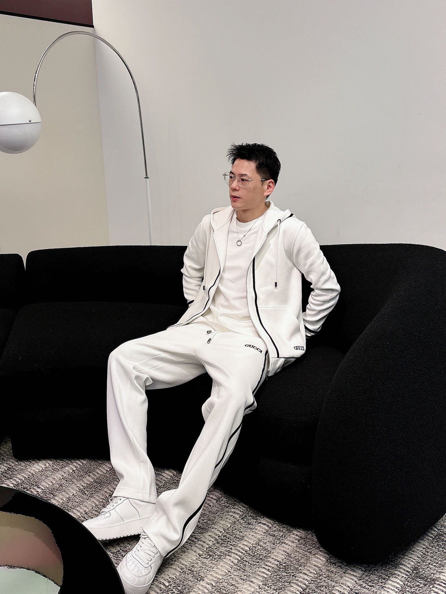 NO:599198,Gucci 2025 new hot-selling cardigan suit. The original product is carefully crafted by top designers. It has a fitting and perfect upper body effect. It is all-natural and high-quality thickened pure cotton. It has a close-fitting comfort, noble and elegant!  Original hardware embodies elegance and nobility!  Counter size M-3XL,,gucci,alexander wang19860909古奇 Gucci 2025全新爆款开衫套装 原单狠货倾注顶级设计师的精心之作 就为一个贴合、完美的上身效果 全天然优质加厚纯棉,贴身的舒适感 高贵典雅！原厂五金无不彰显优雅高贵气质！专柜尺码M-3XL,,gucci,alexander wang,Men's clothing