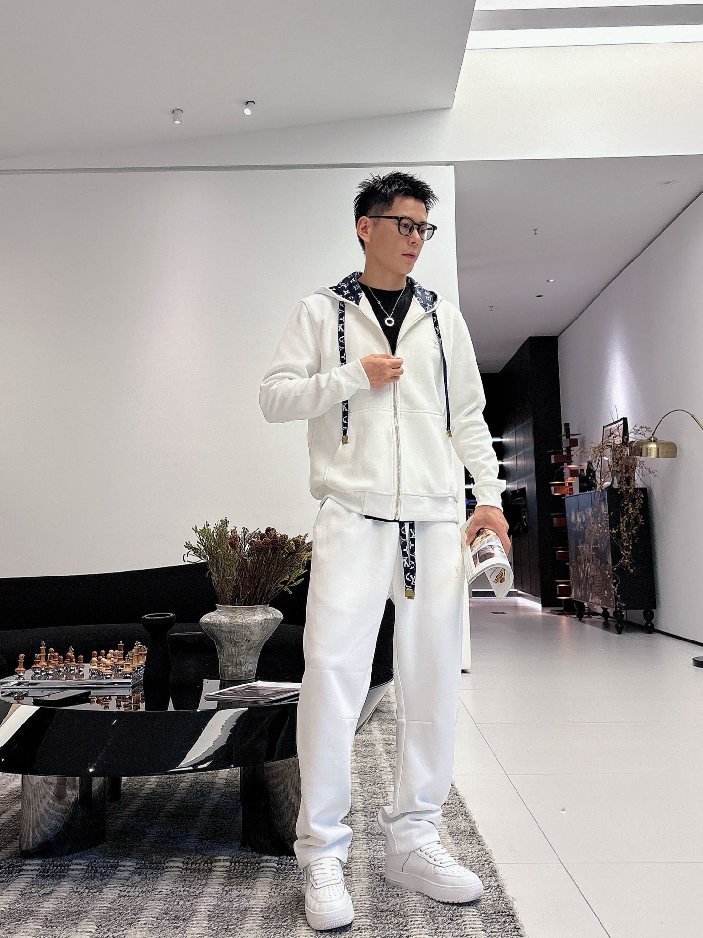 NO:599184,Louis Vuitton LV 2025 new hot-selling cardigan suit. The original product is carefully crafted by top designers. It has a fitting and perfect upper body effect. It is all-natural and high-quality thickened pure cotton. It has a close-fitting comfort, noble and elegant!  Original hardware embodies elegance and nobility!  Counter size M-3XL,,louis vuitton,louis vuitton,alexander wang19860909路易威登 LV 2025全新爆款开衫套装 原单狠货倾注顶级设计师的精心之作 就为一个贴合、完美的上身效果 全天然优质加厚纯棉,贴身的舒适感 高贵典雅！原厂五金无不彰显优雅高贵气质！专柜尺码M-3XL,,louis vuitton,louis vuitton,alexander wang,Men's clothing