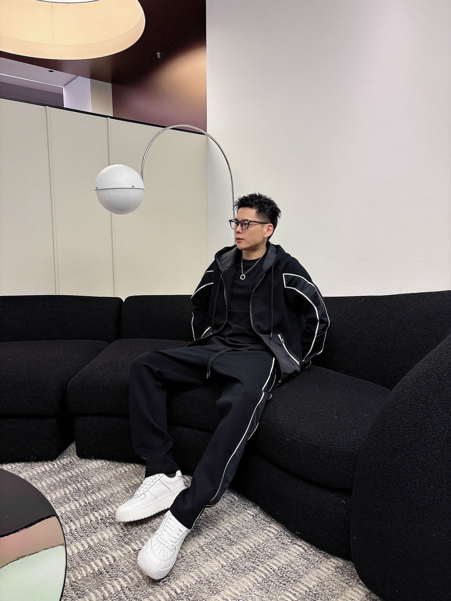 NO:599192,Hermes 2025 new popular cardigan suit. The original product is carefully crafted by top designers. It has a fitting and perfect upper body effect. It is all-natural and high-quality and has a thickened new air layer. It has a close-fitting comfort, noble and elegant!  Original hardware embodies elegance and nobility!  Counter size M-3XL,,hermes,hermes,alexander wang19860909爱马仕 Hermes 2025全新爆款开衫套装 原单狠货倾注顶级设计师的精心之作 就为一个贴合、完美的上身效果 全天然优质加厚新空气层,贴身的舒适感 高贵典雅！原厂五金无不彰显优雅高贵气质！专柜尺码M-3XL,,hermes,hermes,alexander wang,Men's clothing