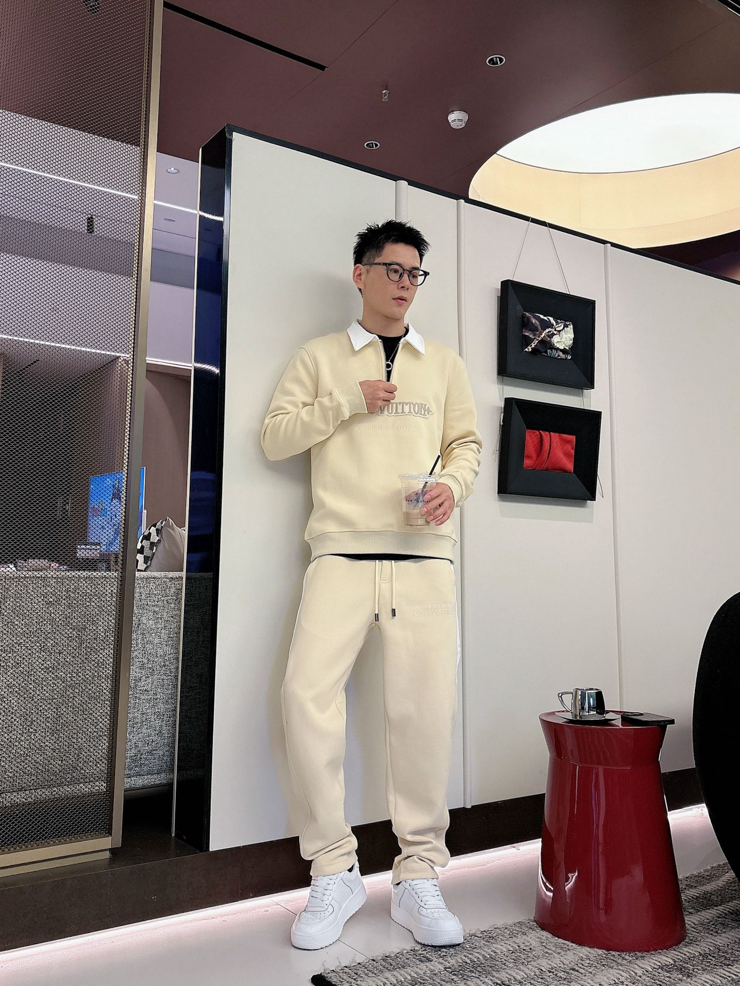 NO:599188,Louis Vuitton LV 2025 new popular sweatshirt set. The original product is carefully crafted by top designers. It has a fitting and perfect upper body effect. It is all-natural and high-quality and has a thickened new air layer. It has a close-fitting comfort, noble and elegant!  Original hardware embodies elegance and nobility!  Counter size M-3XL,,louis vuitton,louis vuitton,hoodie,sweatshirts,alexander wang19860909路易威登 LV 2025全新爆款卫衣套装 原单狠货倾注顶级设计师的精心之作 就为一个贴合、完美的上身效果 全天然优质加厚新空气层,贴身的舒适感 高贵典雅！原厂五金无不彰显优雅高贵气质！专柜尺码M-3XL,,louis vuitton,louis vuitton,hoodie,sweatshirts,alexander wang,Men's clothing