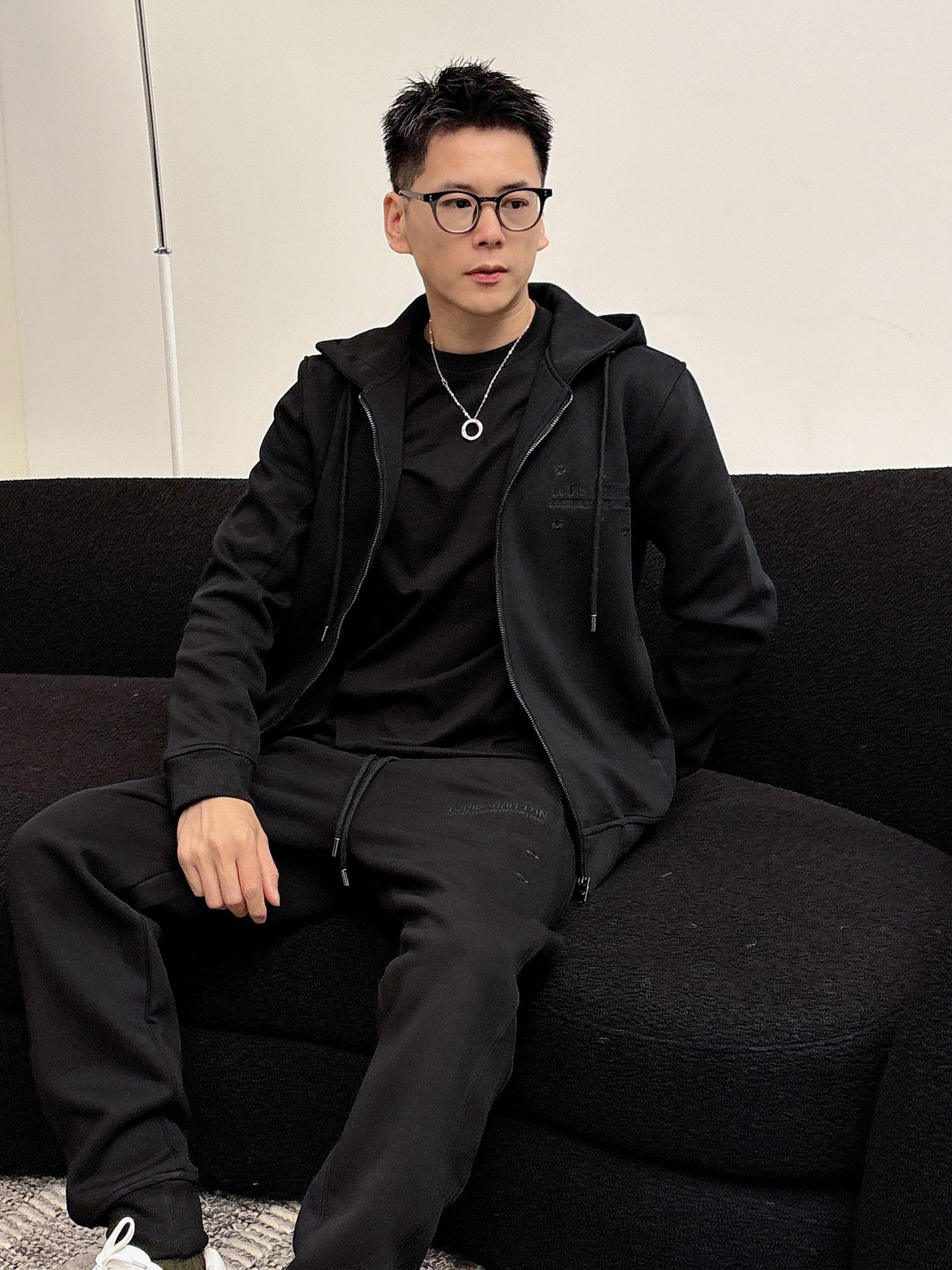 NO:599194,Louis Vuitton LV 2025 new hot-selling cardigan suit. The original product is carefully crafted by top designers. It has a fitting and perfect upper body effect. It is all-natural and high-quality thickened pure cotton. It has a close-fitting comfort, noble and elegant!  Original hardware embodies elegance and nobility!  Counter size M-3XL,,louis vuitton,louis vuitton,alexander wang19860909路易威登 LV 2025全新爆款开衫套装 原单狠货倾注顶级设计师的精心之作 就为一个贴合、完美的上身效果 全天然优质加厚纯棉,贴身的舒适感 高贵典雅！原厂五金无不彰显优雅高贵气质！专柜尺码M-3XL,,louis vuitton,louis vuitton,alexander wang,Men's clothing