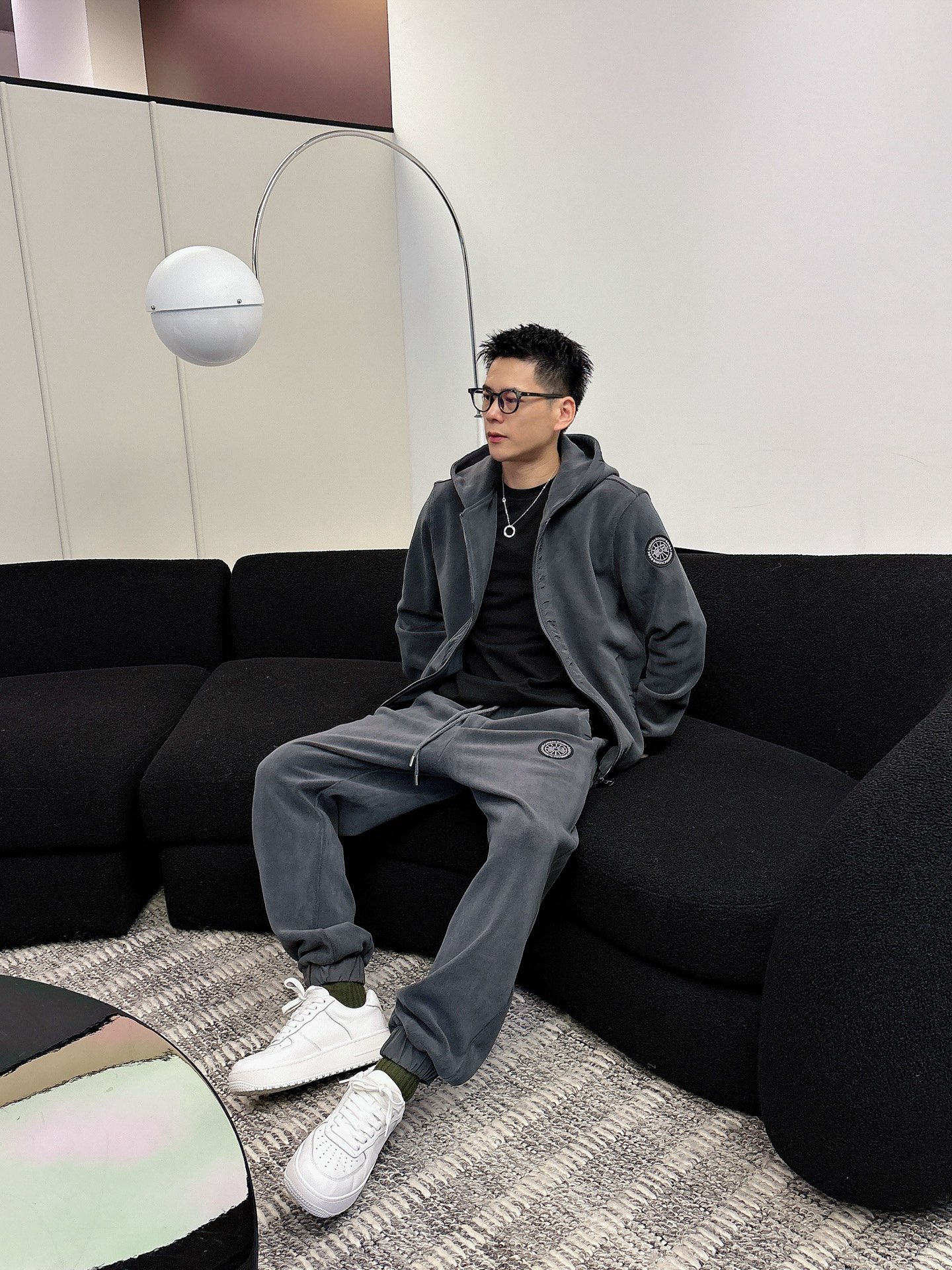 NO:599212,Canada's 2025 new popular cardigan suit. The original product is carefully crafted by top designers. It has a fitting and perfect upper body effect. It is all-natural and high-quality thickened sherpa, with a close-fitting comfort, noble and elegant!  Original hardware embodies elegance and nobility!  Counter size M-3XL,,alexander wang19860909加拿大2025全新爆款开衫套装 原单狠货倾注顶级设计师的精心之作 就为一个贴合、完美的上身效果 全天然优质加厚羊羔绒,贴身的舒适感 高贵典雅！原厂五金无不彰显优雅高贵气质！专柜尺码M-3XL,,alexander wang,Men's clothing