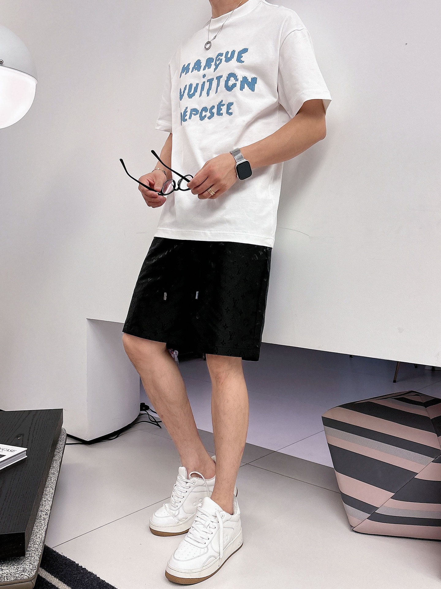 NO:936109,LV2026 latest summer style, same style for men and women, classic design short-sleeved T-shirt, classic plaid shorts suit, customized fabric, soft to the touch, comfortable to wear, fine workmanship. The upper body effect is incomparably handsome, code size M-3XL,, louis vuitton, shorts, T-shirt, tees, t-shirt,19860909LV2026夏季最新款,男女同款,经典设计短袖T恤经典格子短裤套装,定制面料,手感柔软,穿着舒适,做工精细.上身效果无敌帅气,码数M-3XL,,louis vuitton,shorts,T-shirt,tees，t-shirt,,Men's clothing