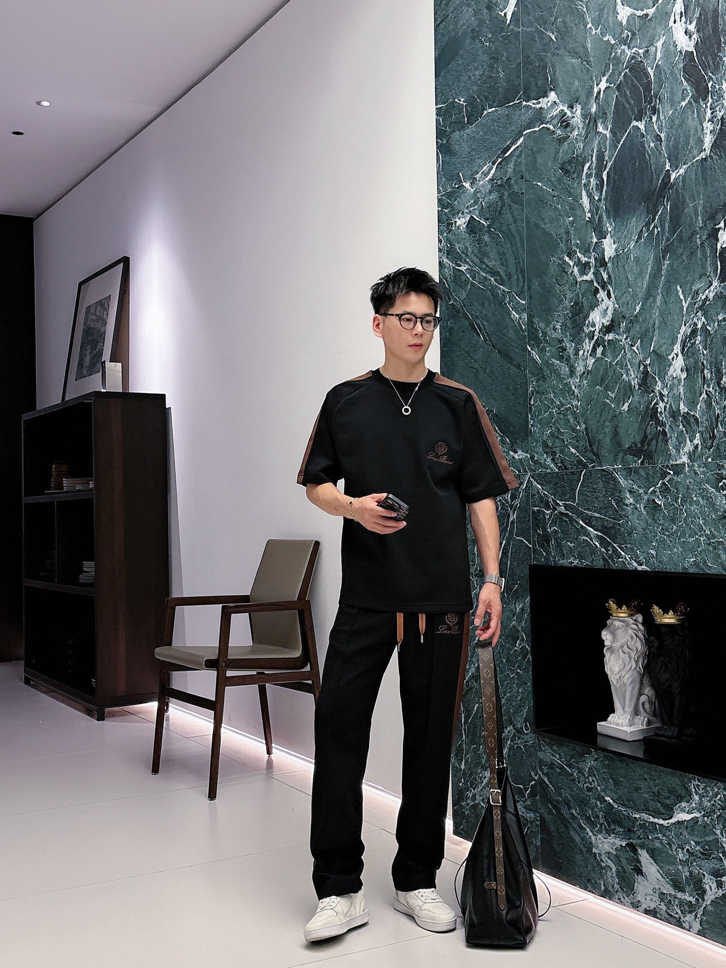 NO:936116,Brand LP 1996 latest summer style, same style for men and women, classic design short-sleeved T-shirt and trousers suit, straight version, customized air layer fabric, soft to the touch, comfortable to wear, fine workmanship. The upper body effect is invincible and handsome, size M-3XL,, loro piana, T-shirt, tees, t-shirt,19860909品牌 LP 1996夏季最新款,男女同款,经典设计短袖T恤长裤套装,直筒版型,定制空气层面料,手感柔软,穿着舒适,做工精细.上身效果无敌帅气,码数M-3XL,,loro piana,T-shirt,tees，t-shirt,,Men's clothing