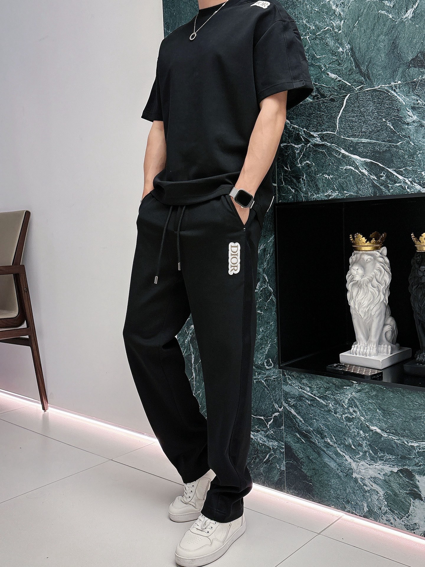 NO:936115,Brand Dior 2026 latest summer style, same style for men and women, classic design short-sleeved T-shirt and trousers suit, straight version, customized air layer fabric, soft to the touch, comfortable to wear, fine workmanship. The upper body effect is incomparably handsome, size M-3XL,, dior, T-shirt, tees, t-shirt,19860909品牌Dior2026夏季最新款,男女同款,经典设计短袖T恤长裤套装,直筒版型,定制空气层面料,手感柔软,穿着舒适,做工精细.上身效果无敌帅气,码数M-3XL,,dior,T-shirt,tees，t-shirt,,Men's clothing