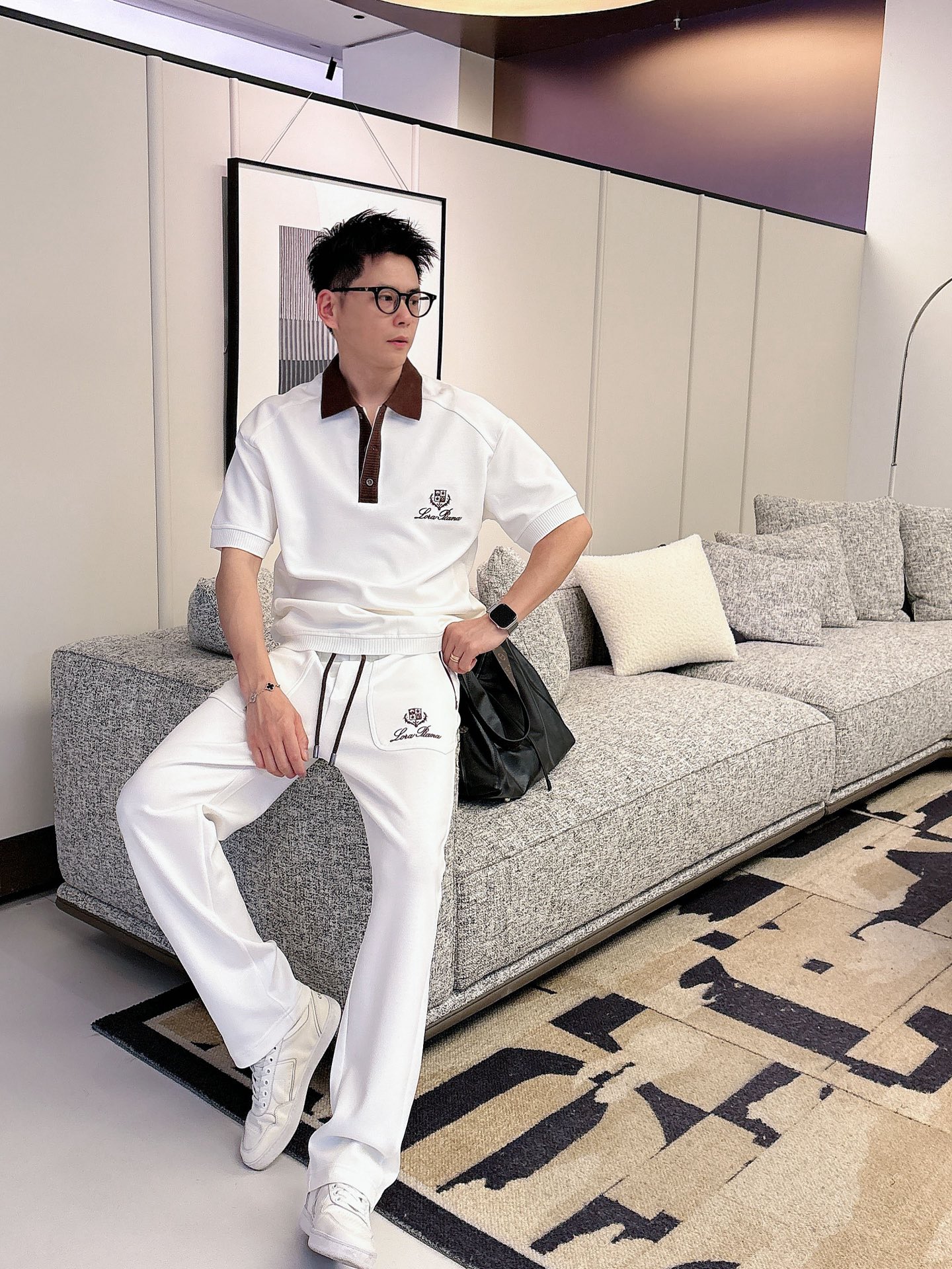 NO:936107,Brand LP's latest 1996 summer style, same style for men and women, classic design short-sleeved T-shirt and trousers suit, straight version, customized air layer fabric, soft to the touch, comfortable to wear, fine workmanship. The upper body effect is incomparably handsome, size M-3XL,, loro piana, T-shirt, tees, t-shirt,19860909品牌LP 1996夏季最新款,男女同款,经典设计短袖T恤长裤套装,直筒版型,定制空气层面料,手感柔软,穿着舒适,做工精细.上身效果无敌帅气,码数M-3XL,,loro piana,T-shirt,tees，t-shirt,,Men's clothing