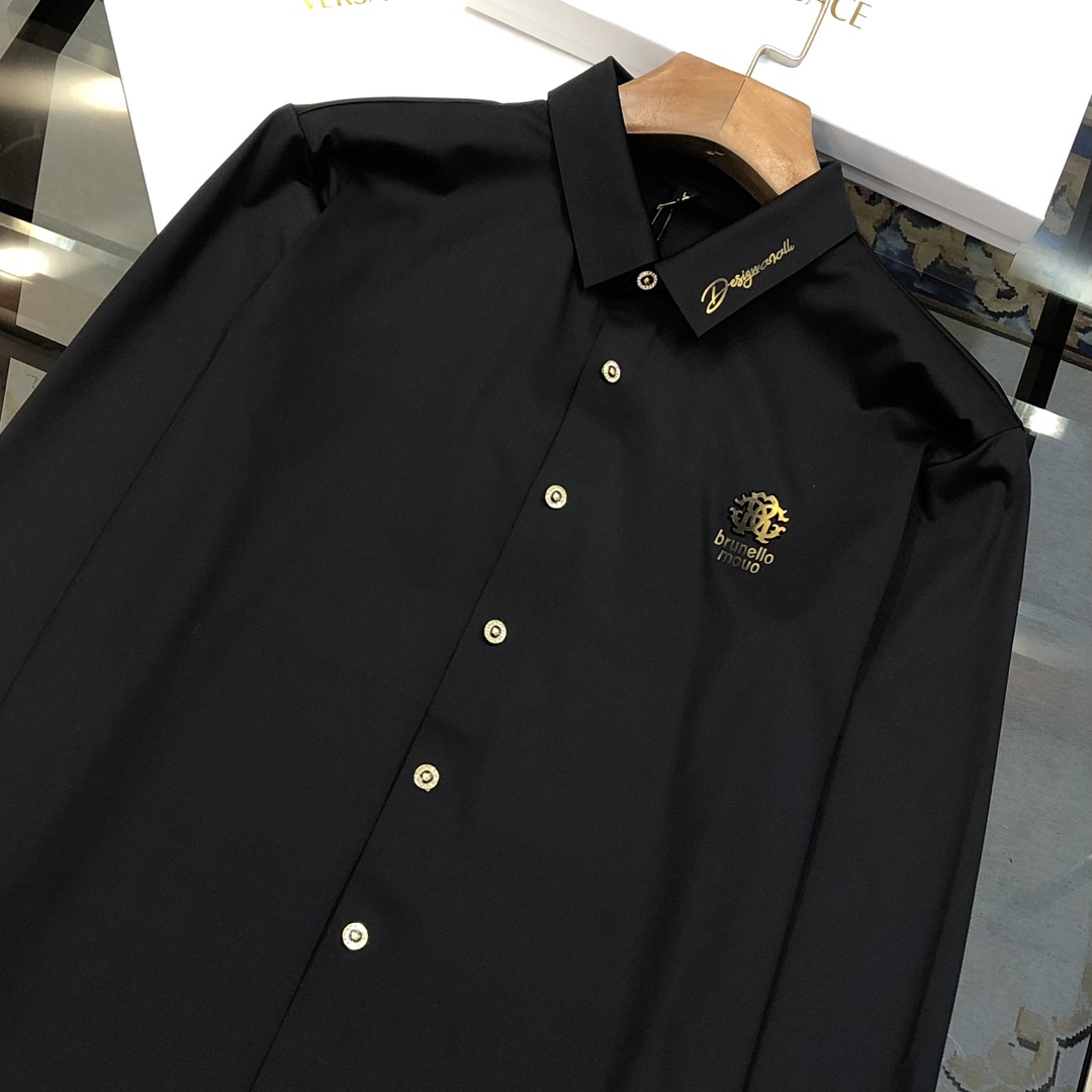   卡沃利新款男士原单休闲长袖衬衫 官网同步发售 ✨简洁时尚百搭 高端品质✨无缝切割包边 领上胸前印胶字