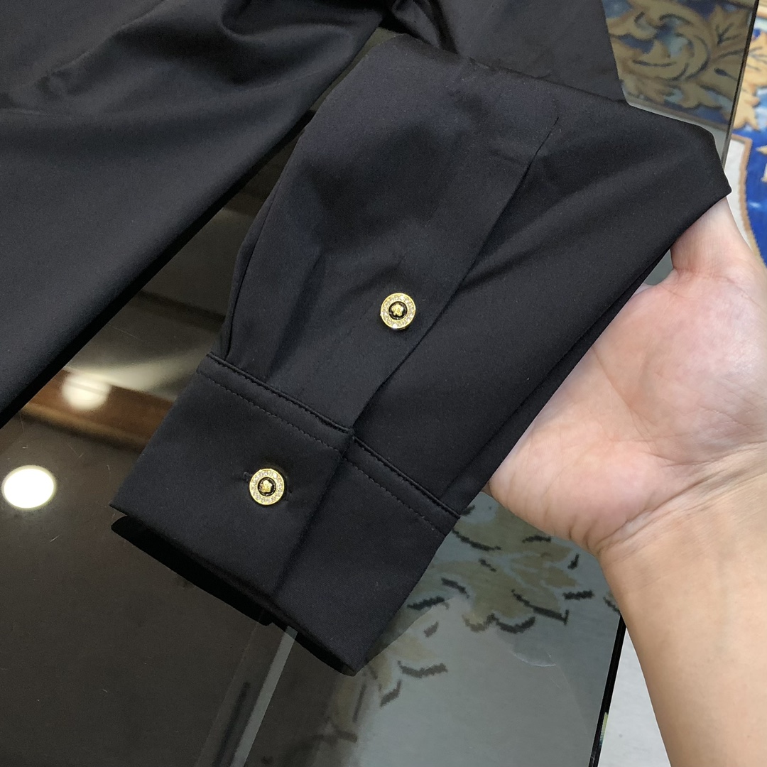   卡沃利新款男士原单休闲长袖衬衫 官网同步发售 ✨简洁时尚百搭 高端品质✨无缝切割包边 领上胸前印胶字