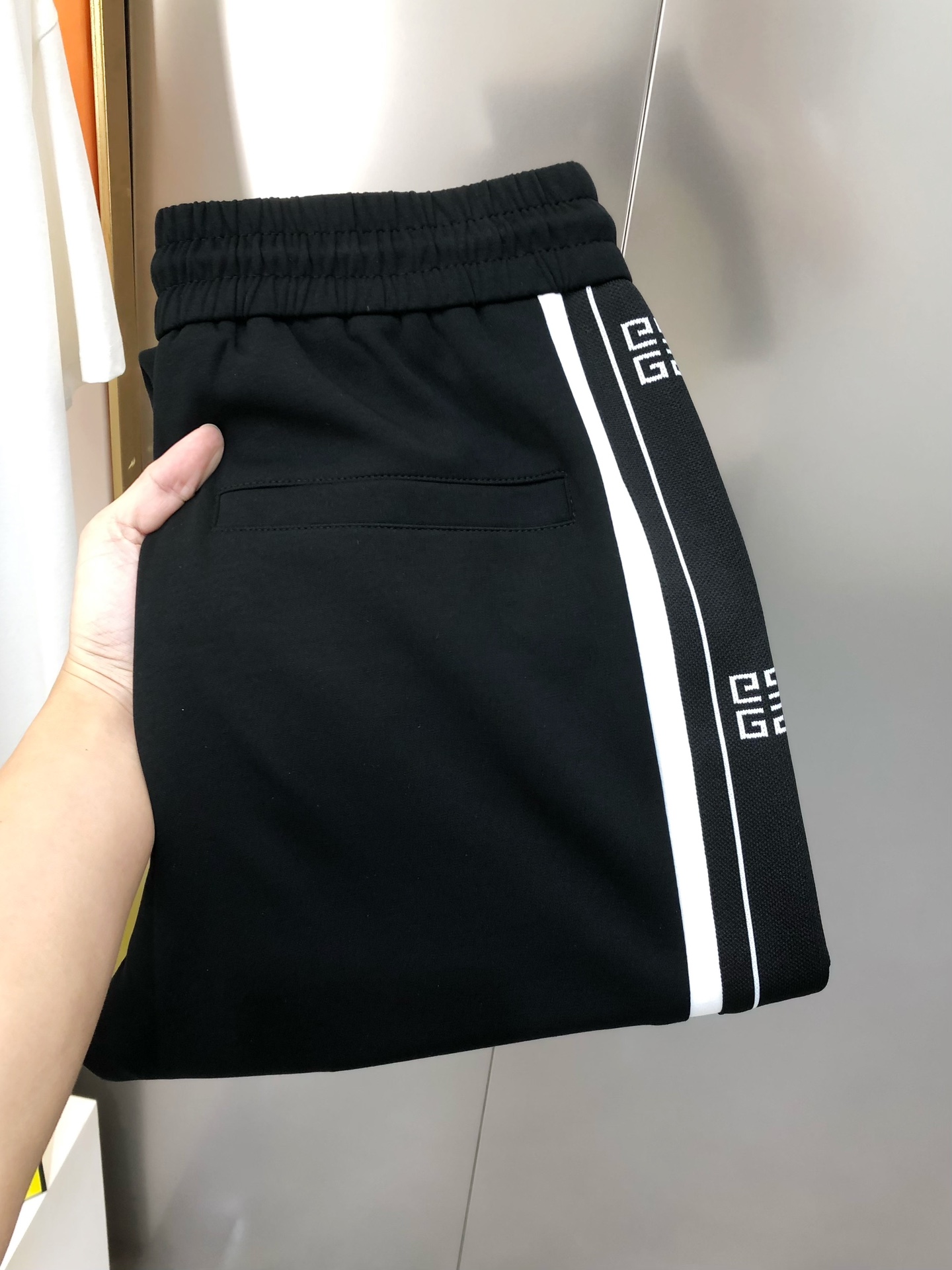   G*venchy 纪梵希秋冬新款男士原单休闲裤 卫裤 高端定制 时尚百搭款✨✨✨拼接织带 立体刺绣字