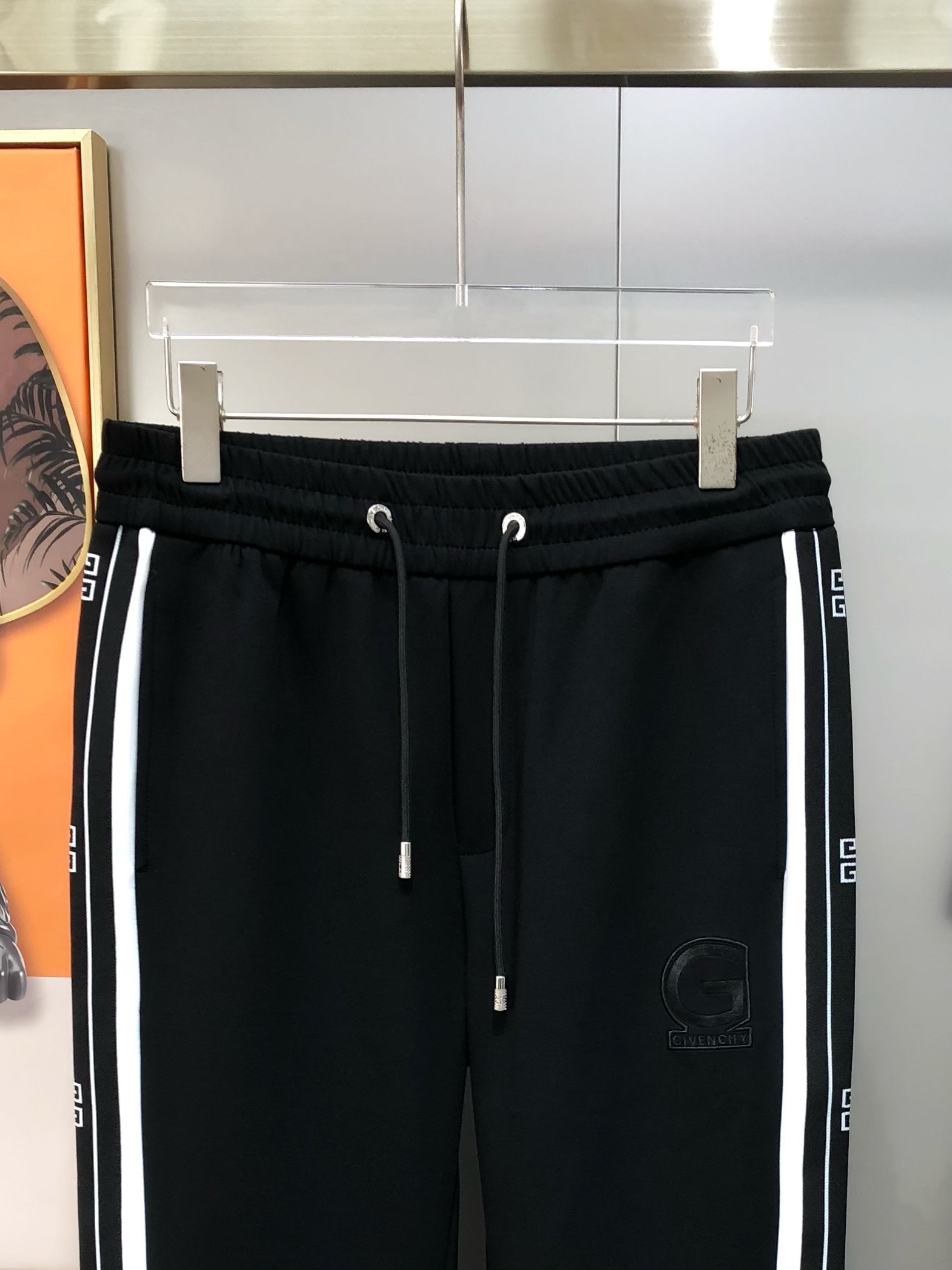   G*venchy 纪梵希秋冬新款男士原单休闲裤 卫裤 高端定制 时尚百搭款✨✨✨拼接织带 立体刺绣字