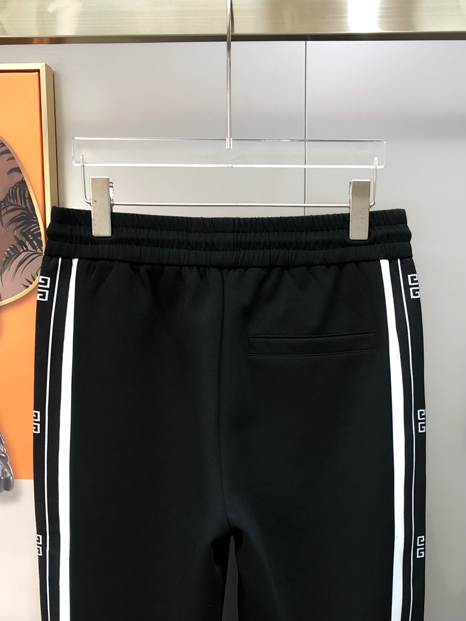   G*venchy 纪梵希秋冬新款男士原单休闲裤 卫裤 高端定制 时尚百搭款✨✨✨拼接织带 立体刺绣字