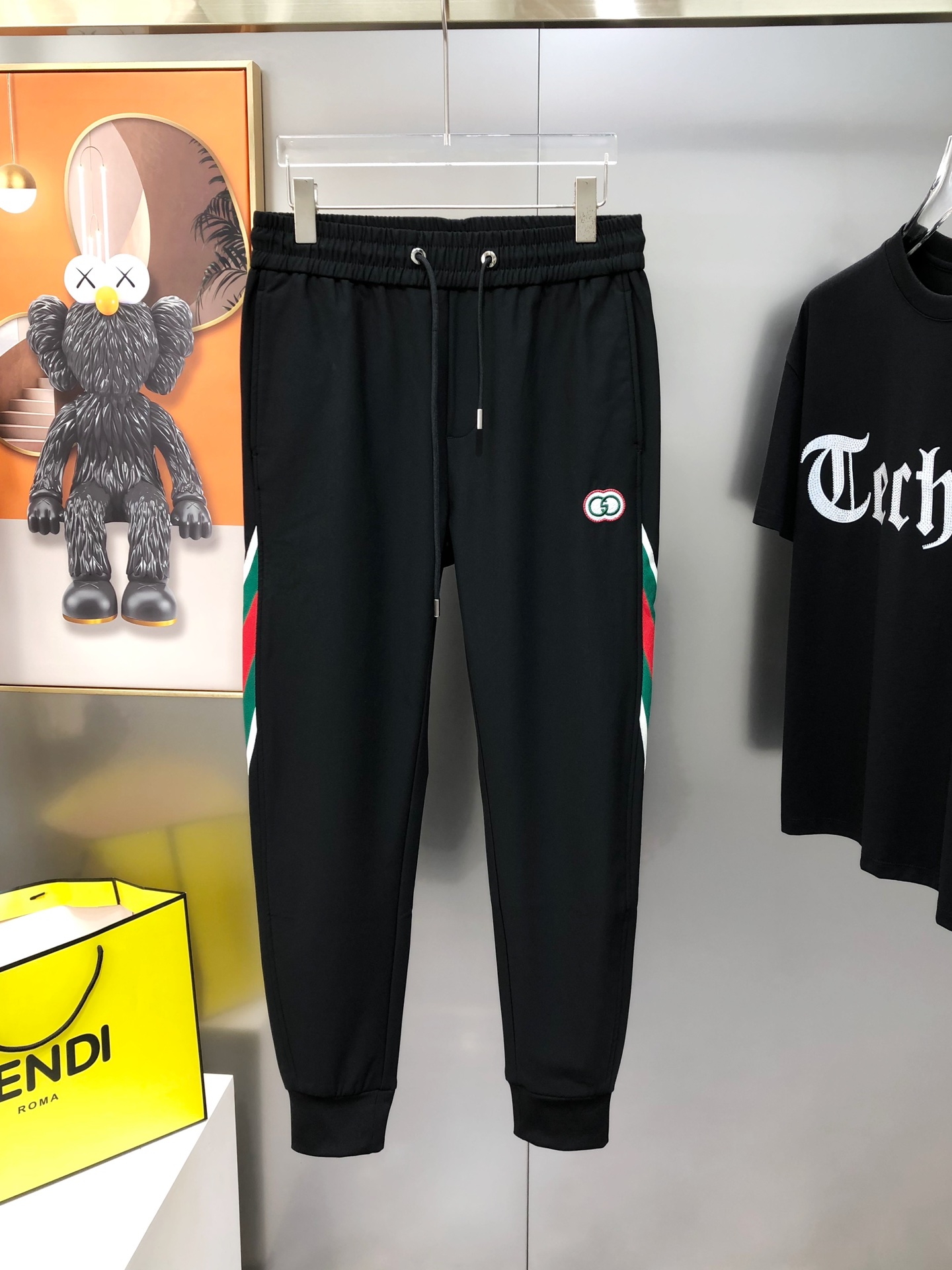   G*cci 古齐秋冬新款男士原单休闲裤 卫裤 高端定制 时尚百搭款✨✨✨拼接织带 立体刺绣logo图