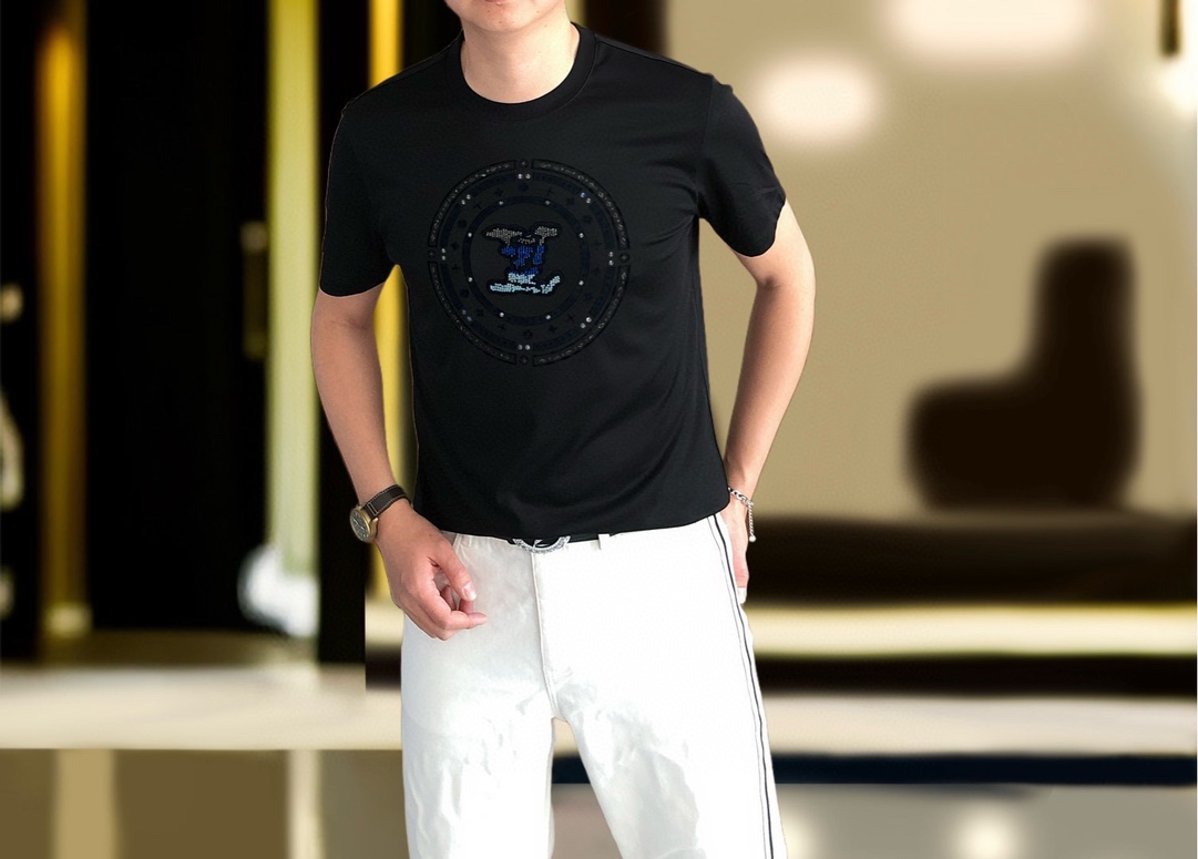   LV 路易威登2025春夏新款原单男士圆领短袖T恤 ✨✨高端定制 时尚百搭✨✨ 柜台同步售卖 🔥🔥胸