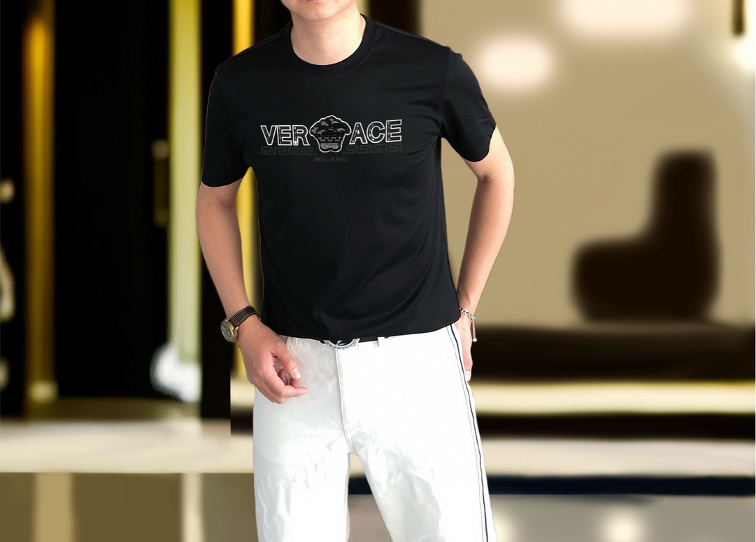  V*rsace 范思哲2025春夏新款原单男士圆领短袖T恤 ✨✨高端定制 时尚百搭✨✨ 柜台同步售卖