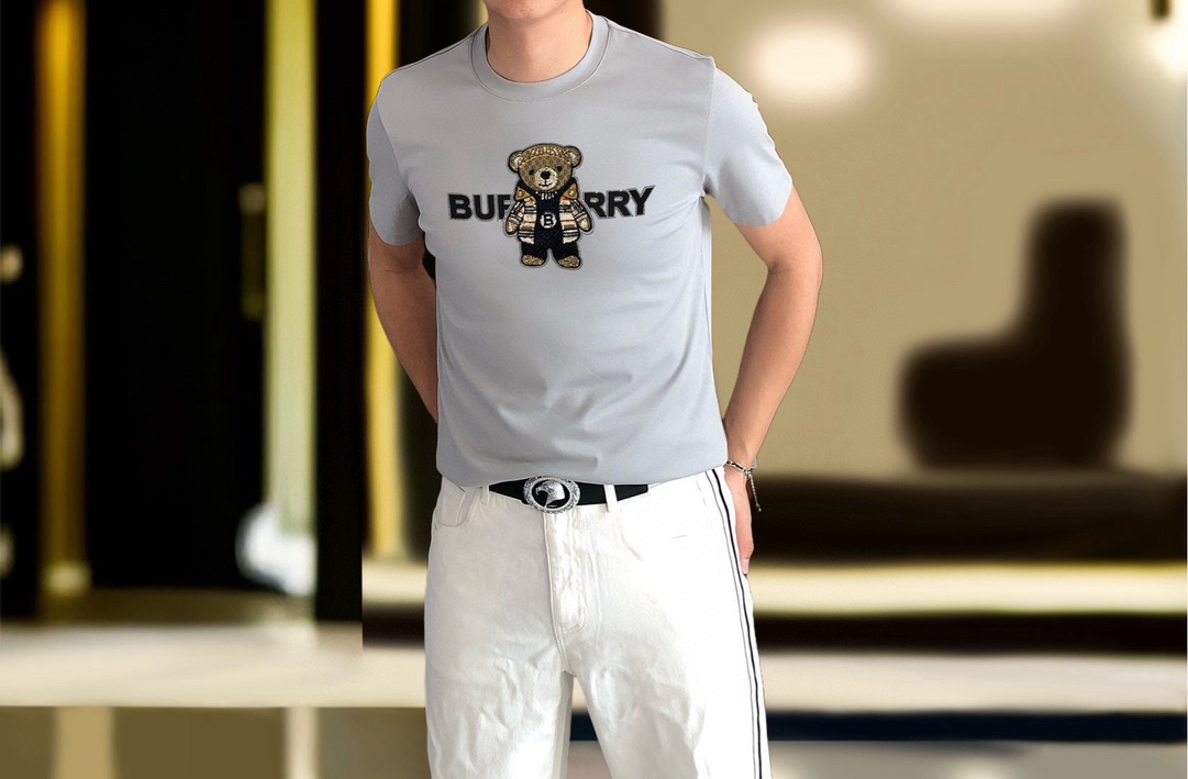   BURBE** 巴宝莉2025春夏新款原单男士圆领短袖T恤 ✨✨高端定制 时尚百搭✨✨ 柜台同步售卖